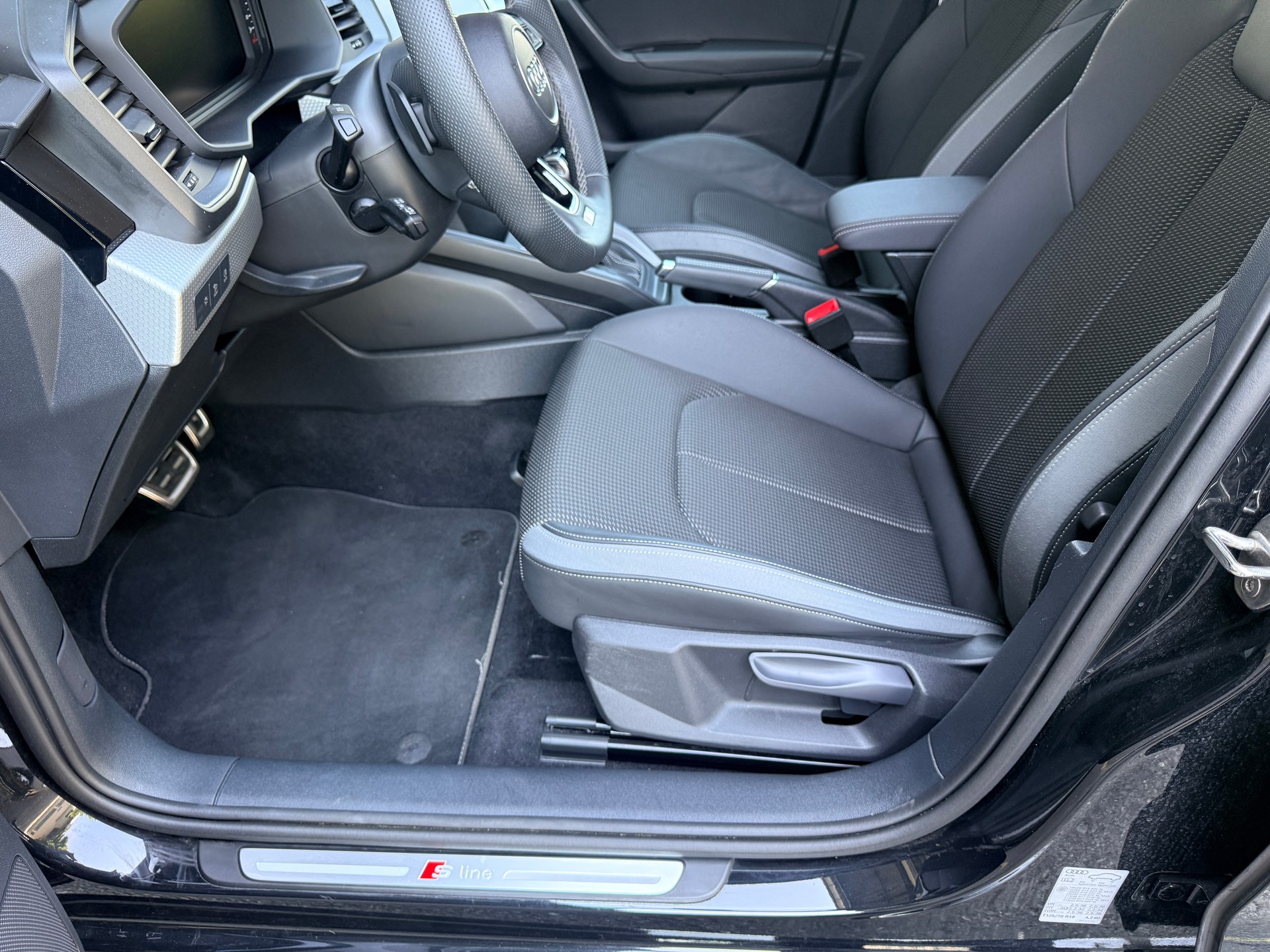 AUDI A1 Sportback 30 TFSI Attraction S-tronic 116 PS S-Line-image-7