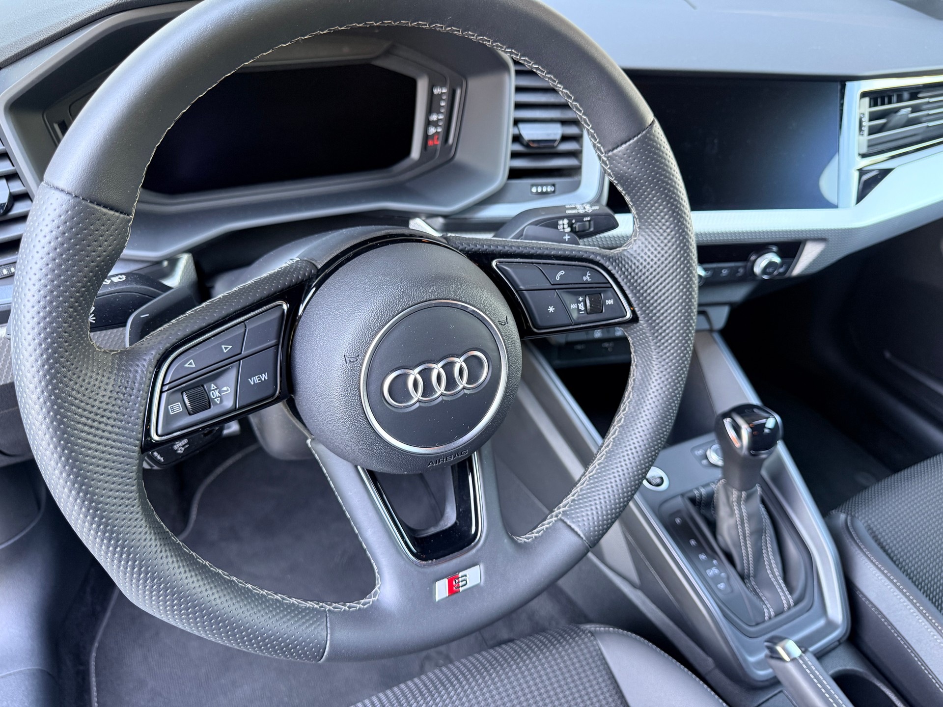 AUDI A1 Sportback 30 TFSI Attraction S-tronic 116 PS S-Line-image-1