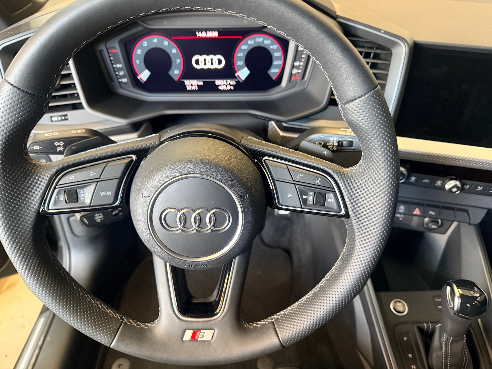 AUDI A1 Sportback 30 TFSI Attraction S-tronic 116 PS S-Line-image-13