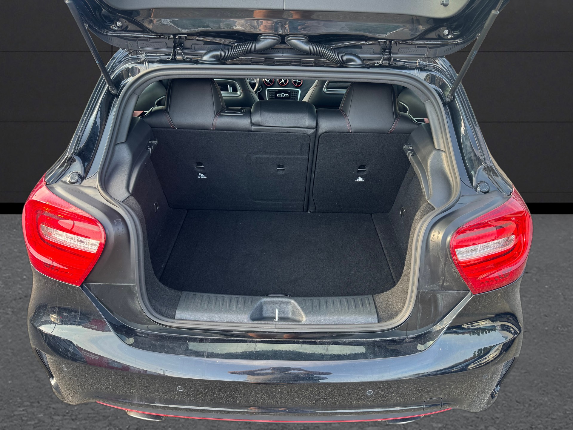 MERCEDES-BENZ A 250 Sport 7G-DCT-image-12