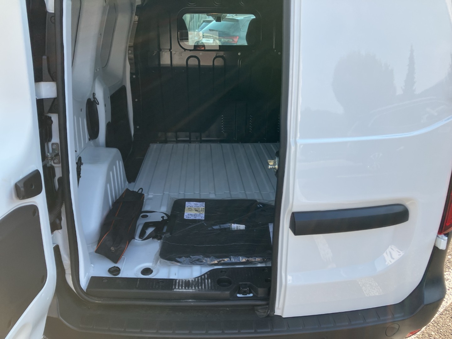 RENAULT Express 1.3TCe 100 PF Advance-image-19