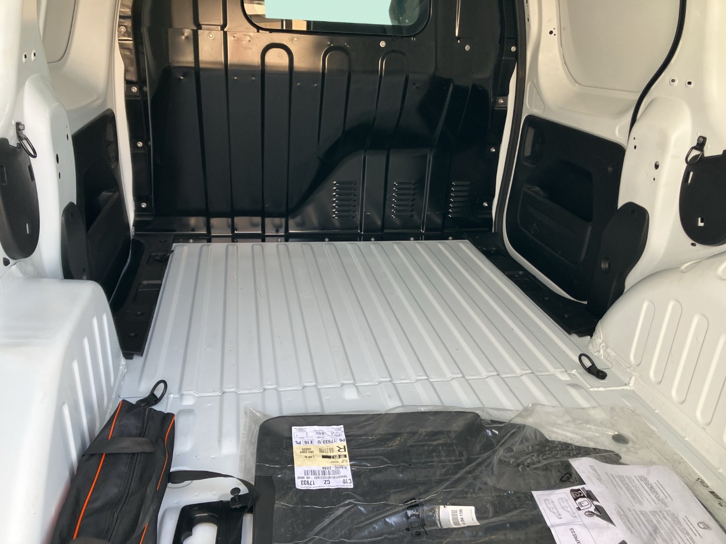 RENAULT Express 1.3TCe 100 PF Advance-image-12