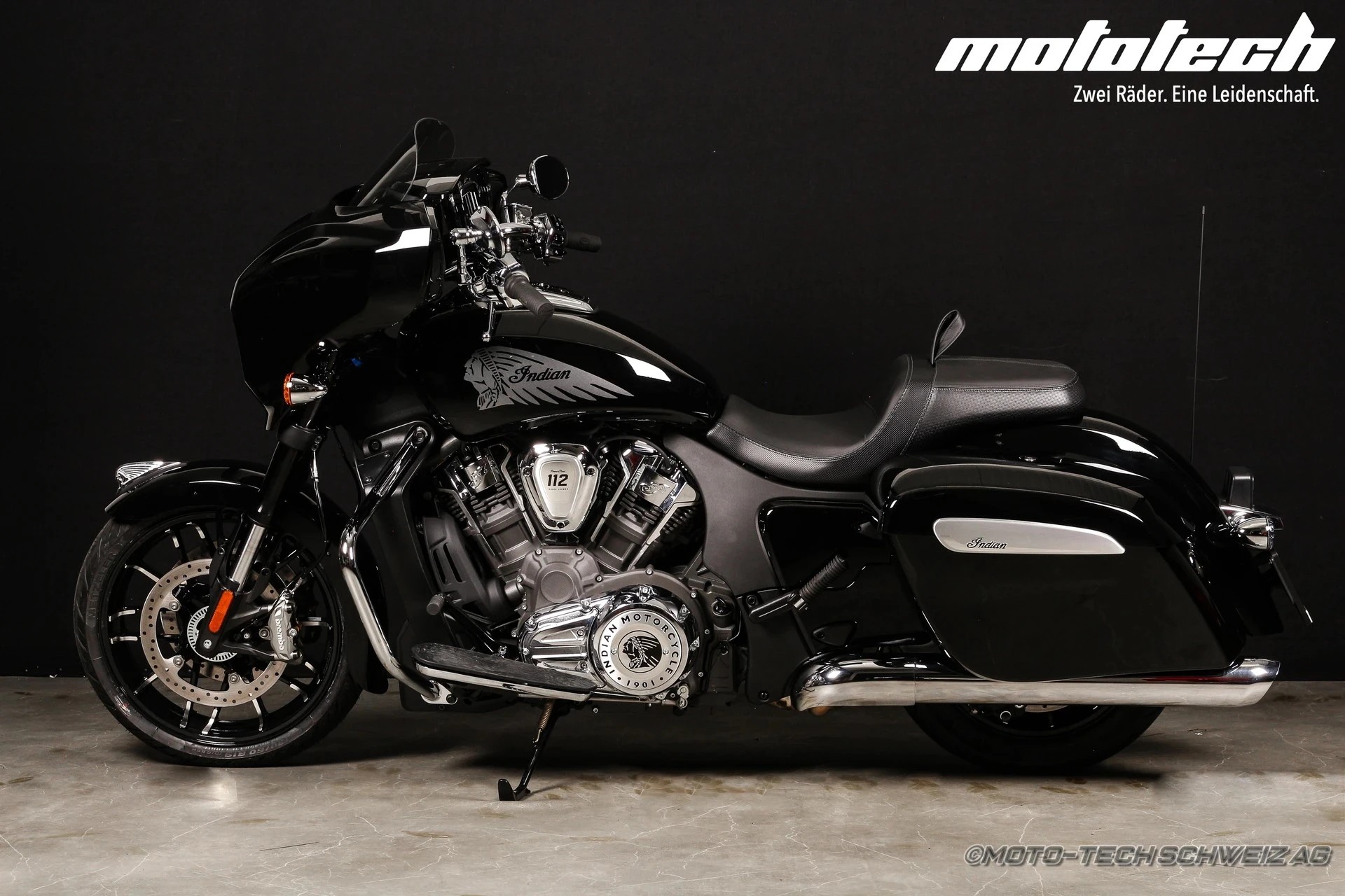INDIAN Chieftain Power Plus Limited-showroom-element-1