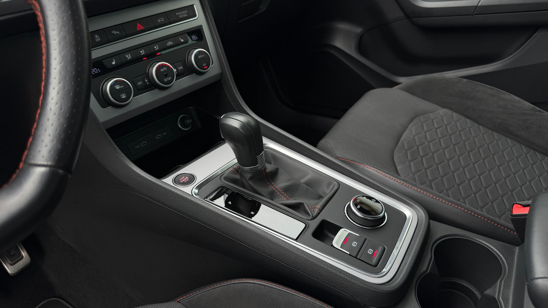 SEAT Ateca 1.5 TSI EVO Hola FR DSG / 8-Fach mit Alufelgen, Anhängerkupplung-image-13