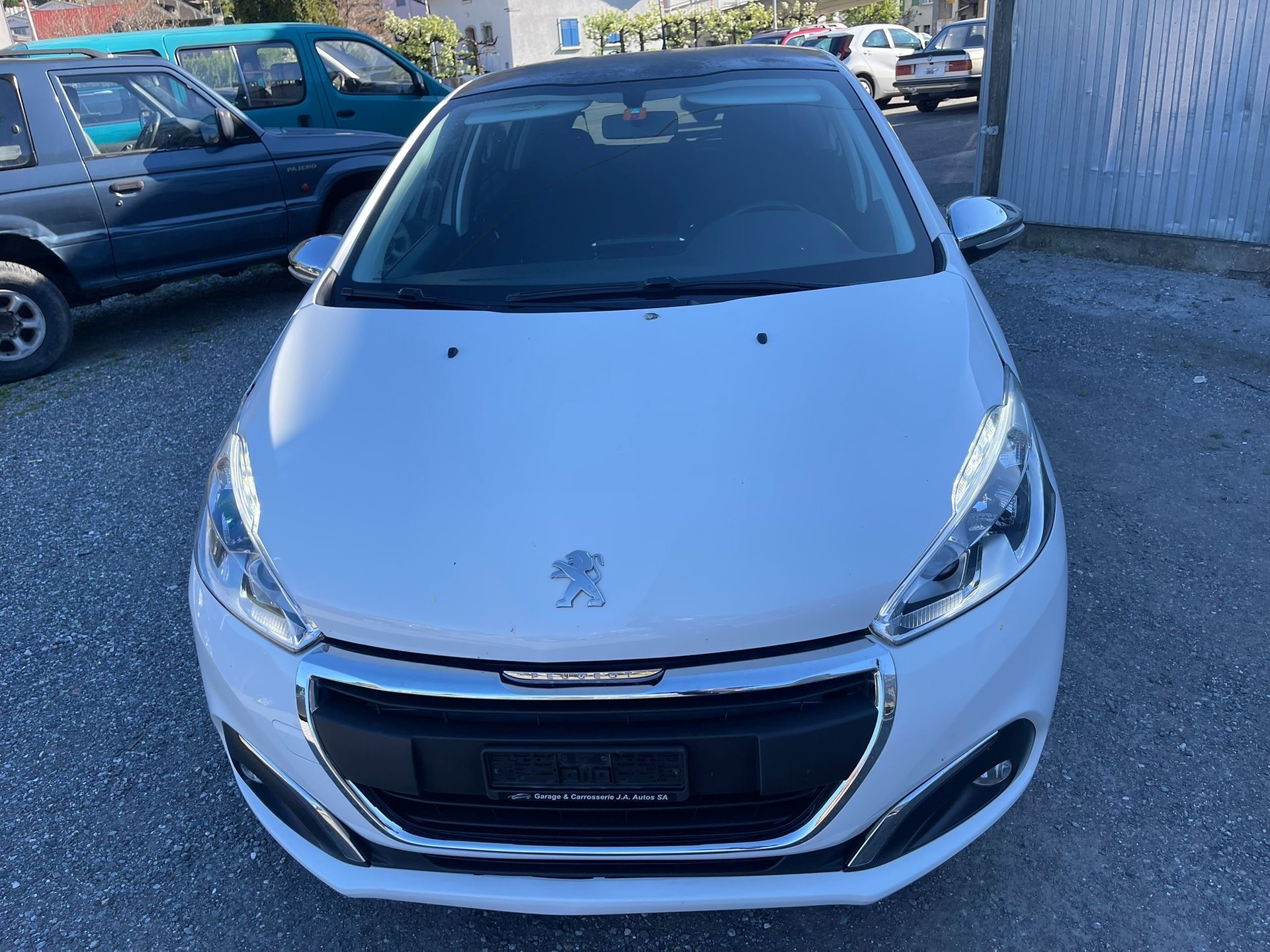 PEUGEOT 208 1.2 PureTech Allure-image-0