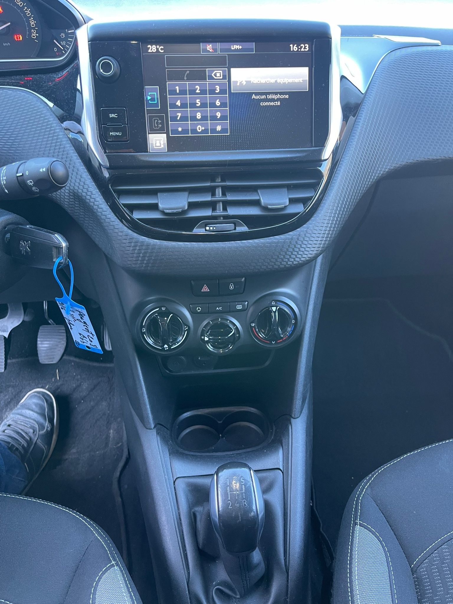 PEUGEOT 208 1.2 PureTech Allure-image-13
