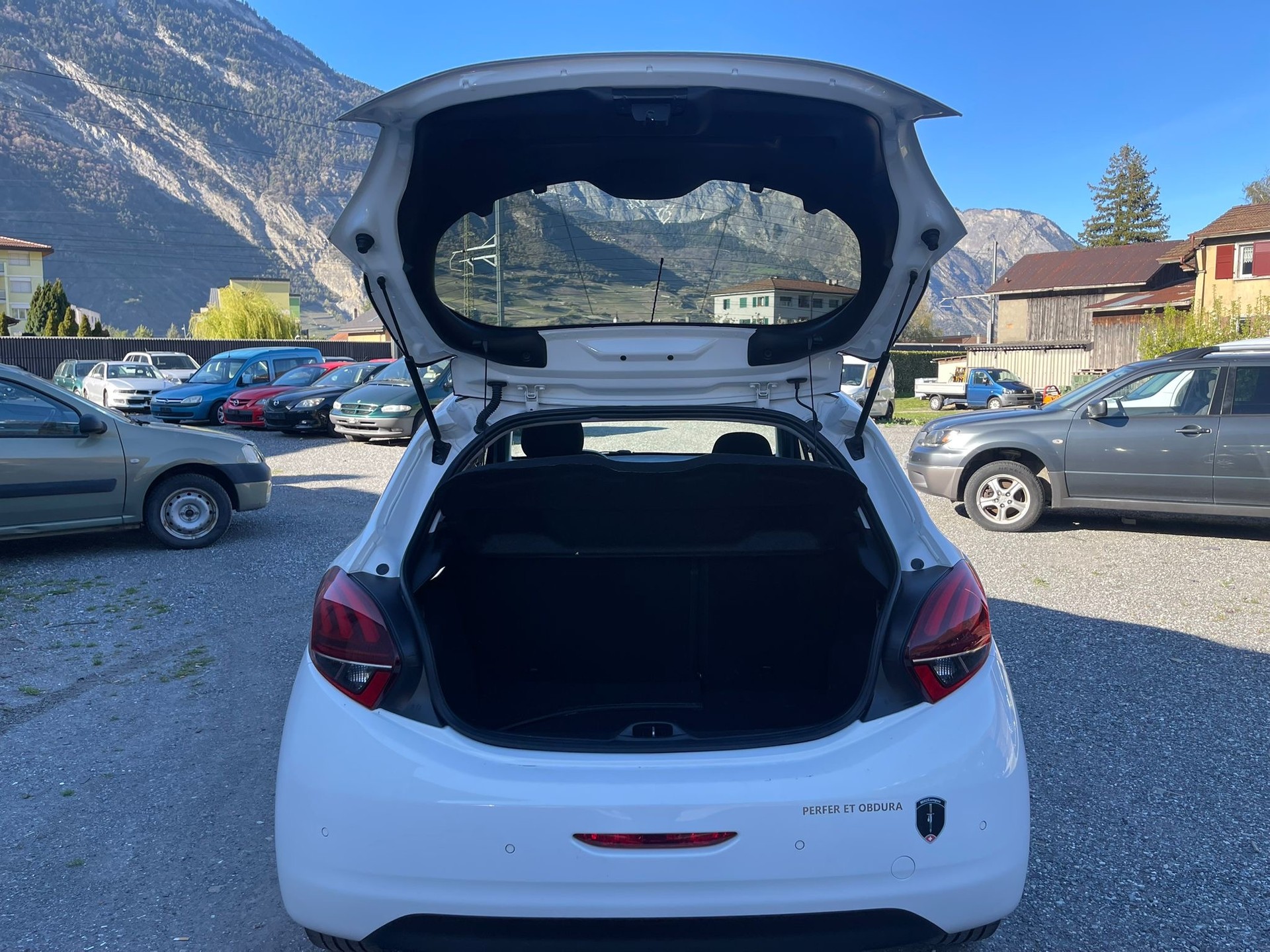 PEUGEOT 208 1.2 PureTech Allure-image-6