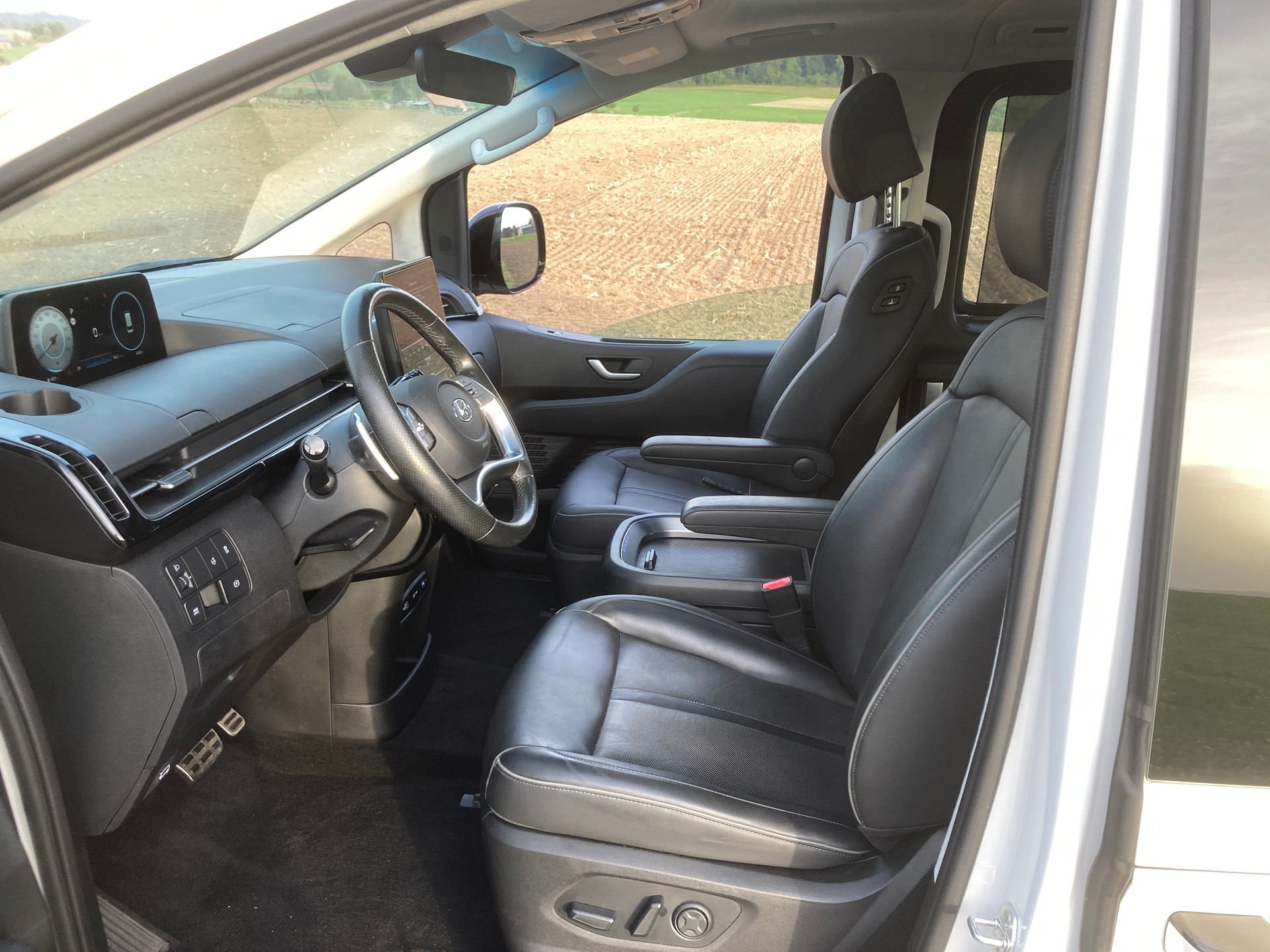HYUNDAI Staria Premium 2.2 CRDi Vertex 4WD A-image-9