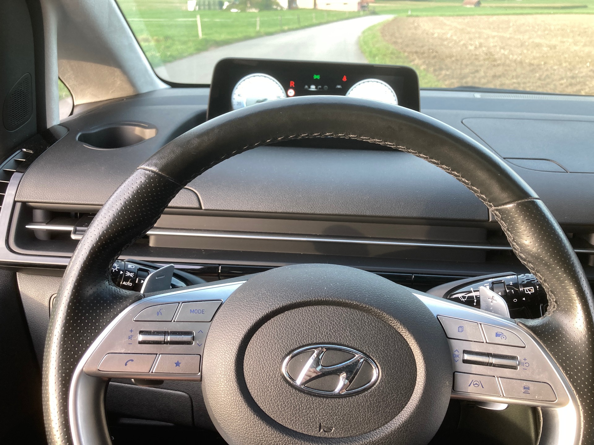 HYUNDAI Staria Premium 2.2 CRDi Vertex 4WD A-image-14