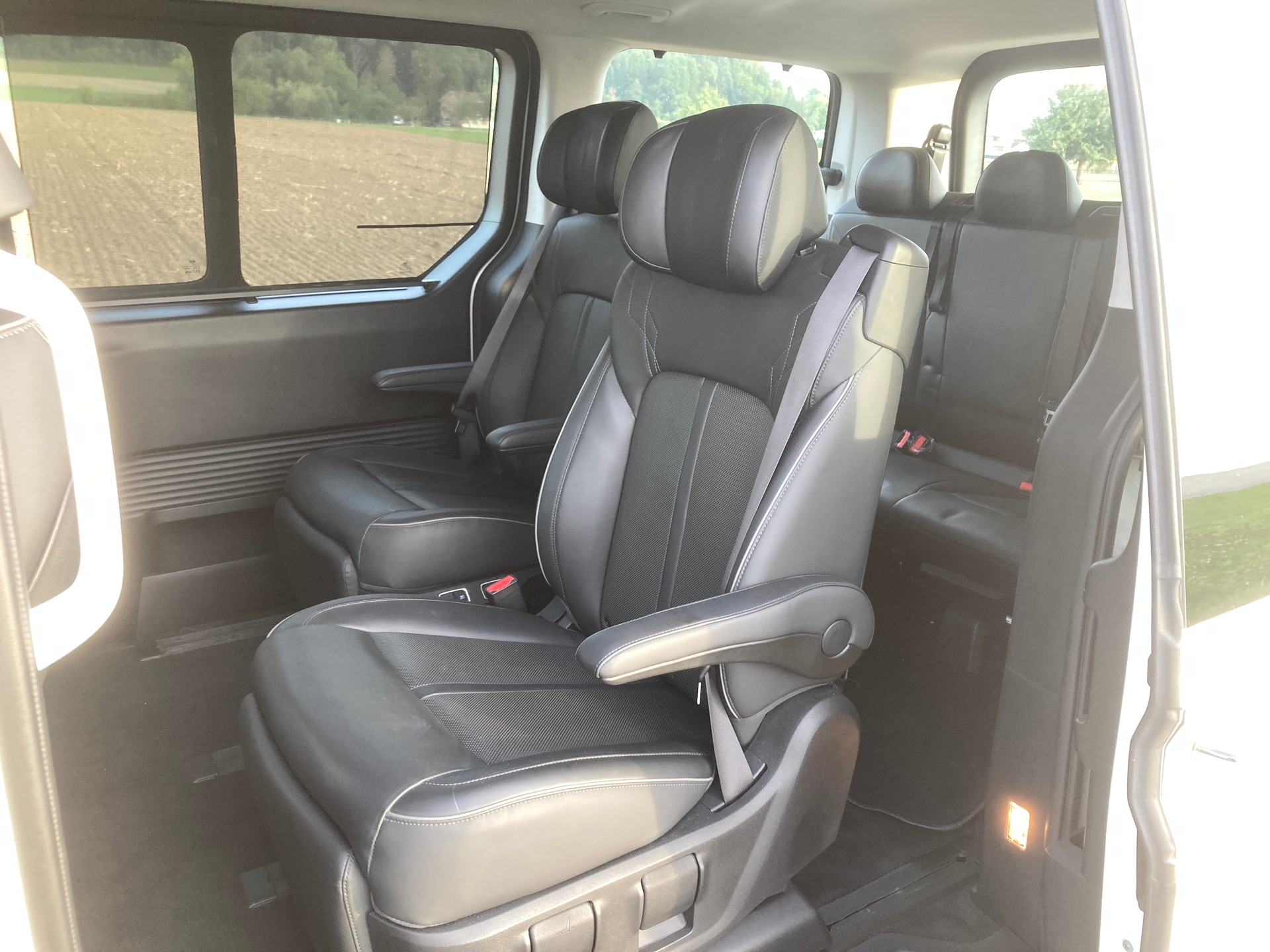 HYUNDAI Staria Premium 2.2 CRDi Vertex 4WD A-image-7