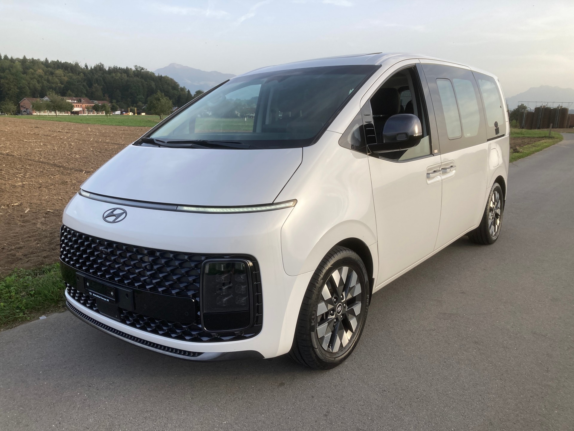 HYUNDAI Staria Premium 2.2 CRDi Vertex 4WD A-image-0