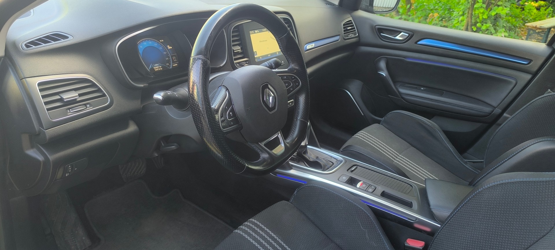 RENAULT Mégane Grandtour 1.5 dCi GT Line EDC-image-12
