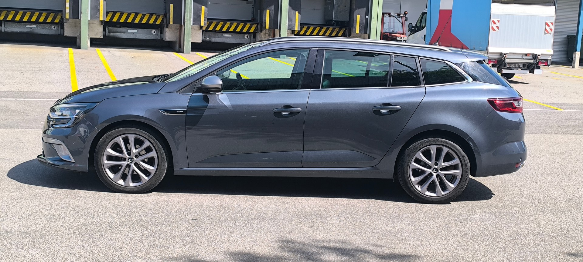 RENAULT Mégane Grandtour 1.5 dCi GT Line EDC-image-6