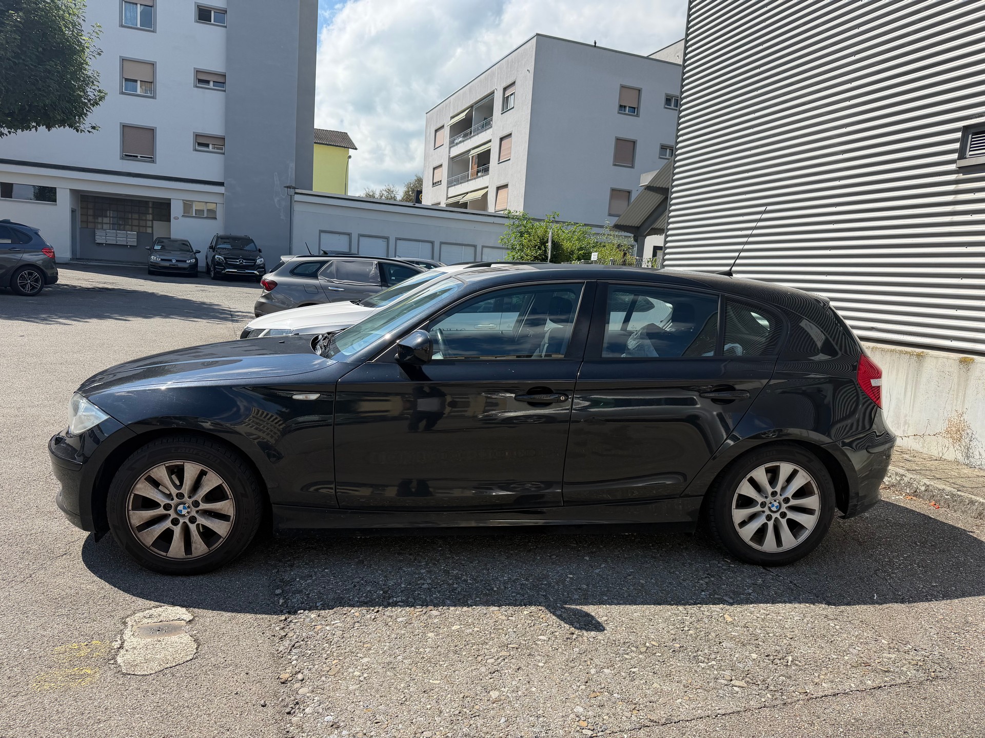 BMW 116i Dynamic Edition-image-2