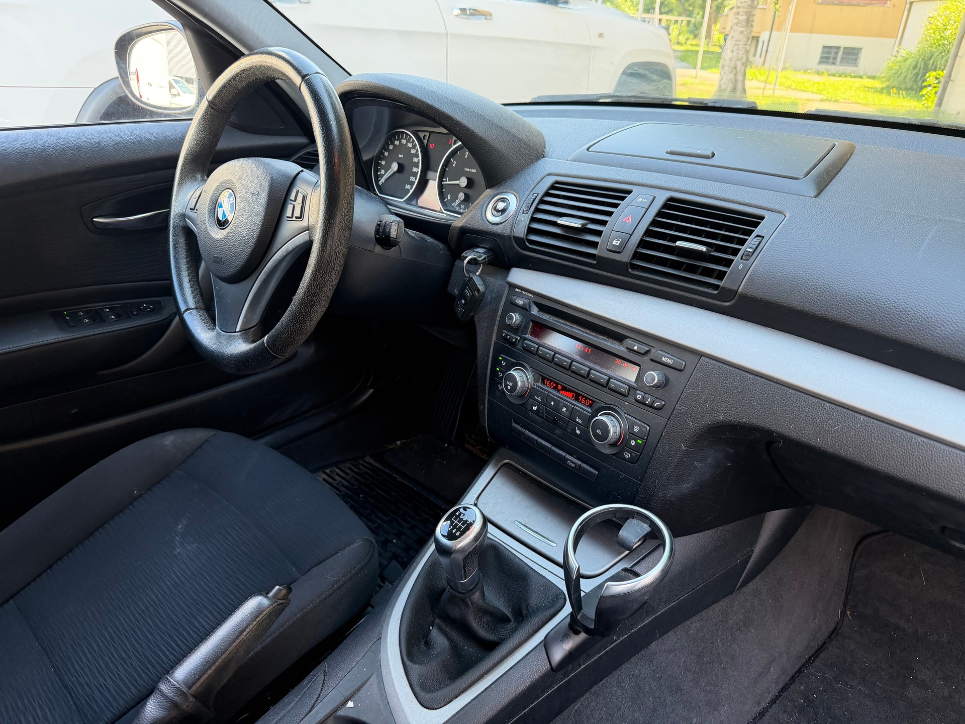 BMW 116i Dynamic Edition-image-8