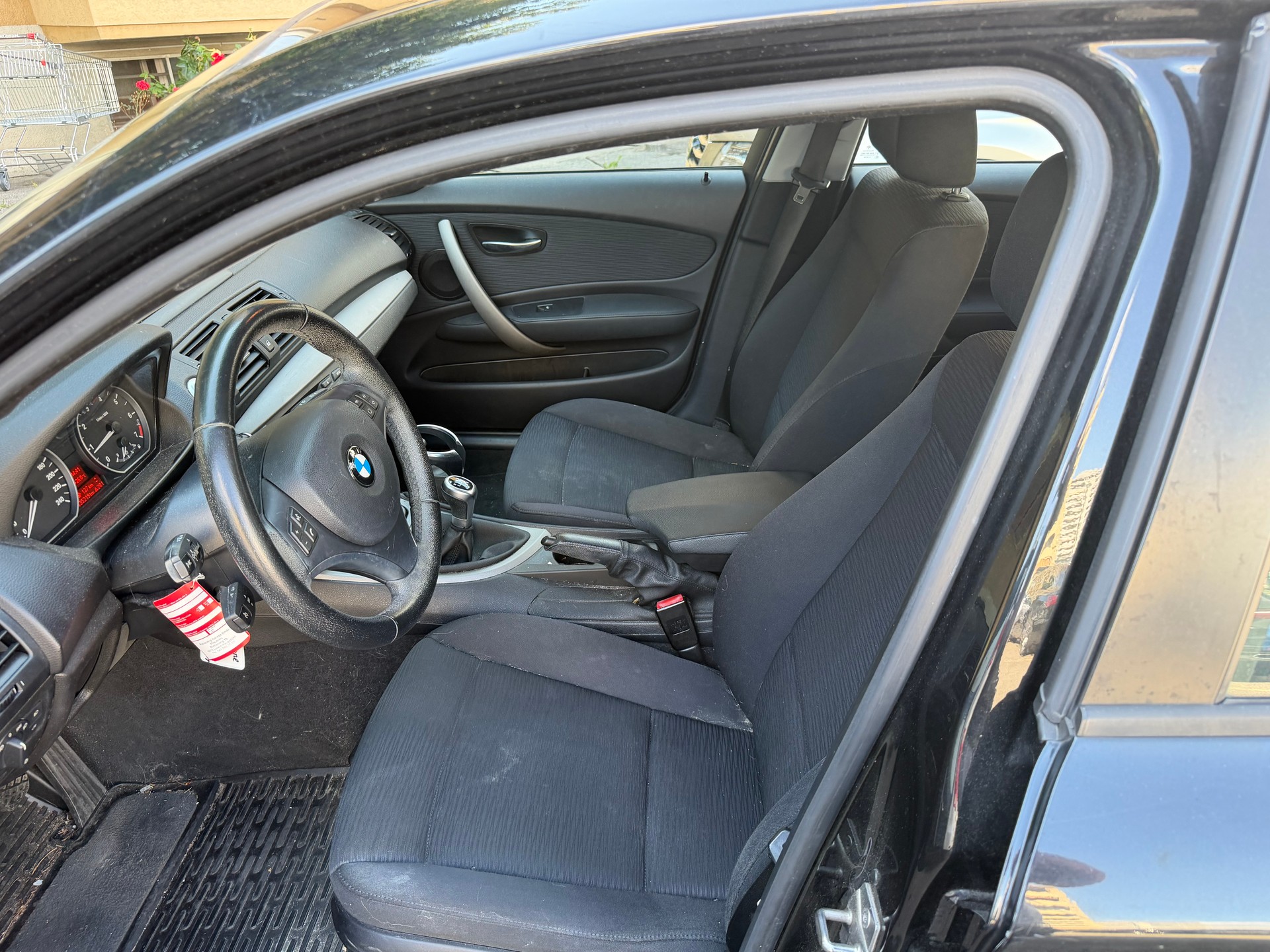 BMW 116i Dynamic Edition-image-5