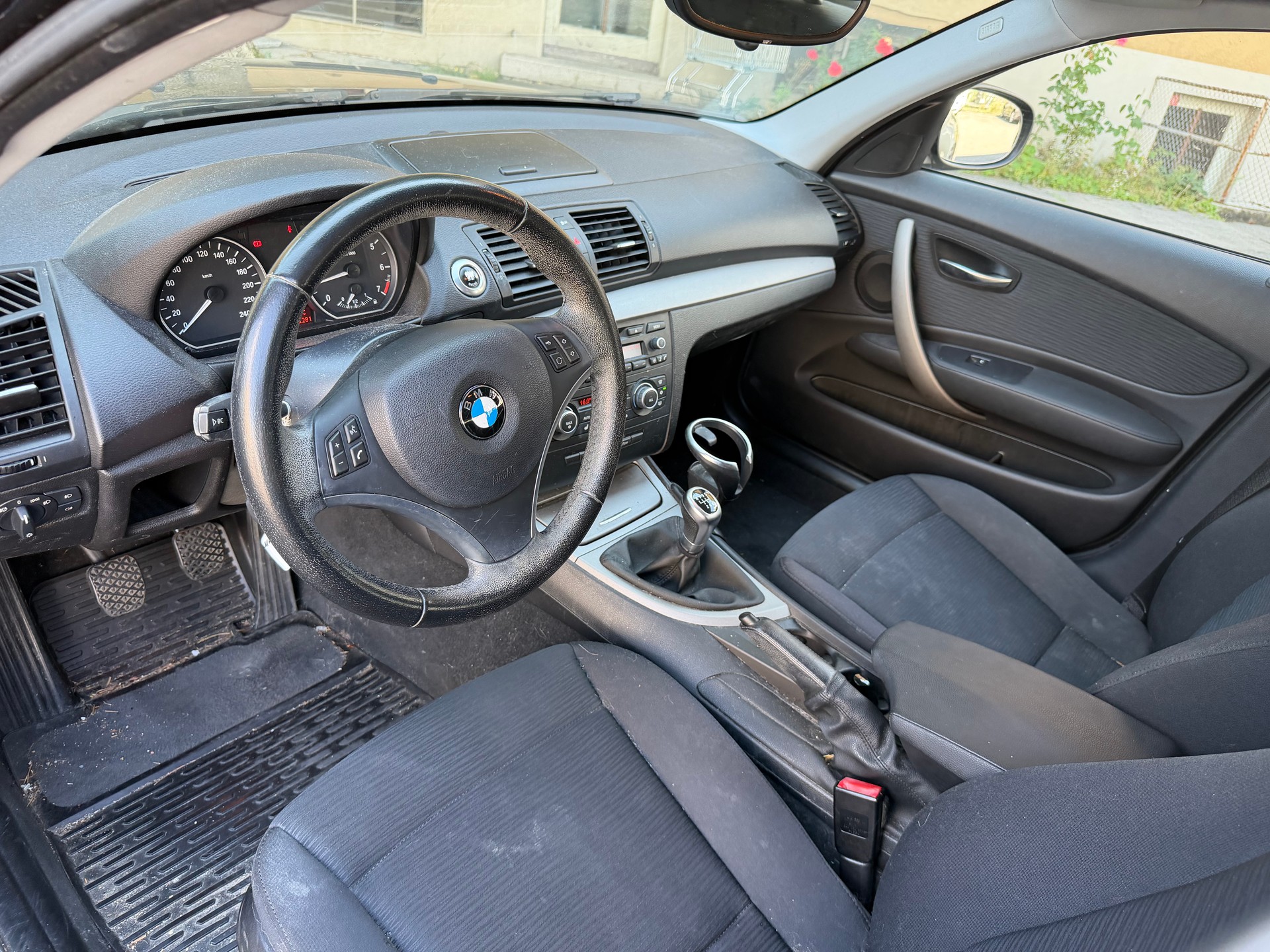 BMW 116i Dynamic Edition-image-6