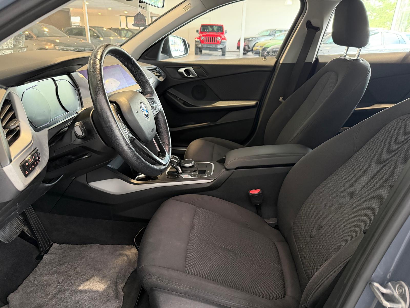 BMW 118i Steptronic Sport Line-image-9