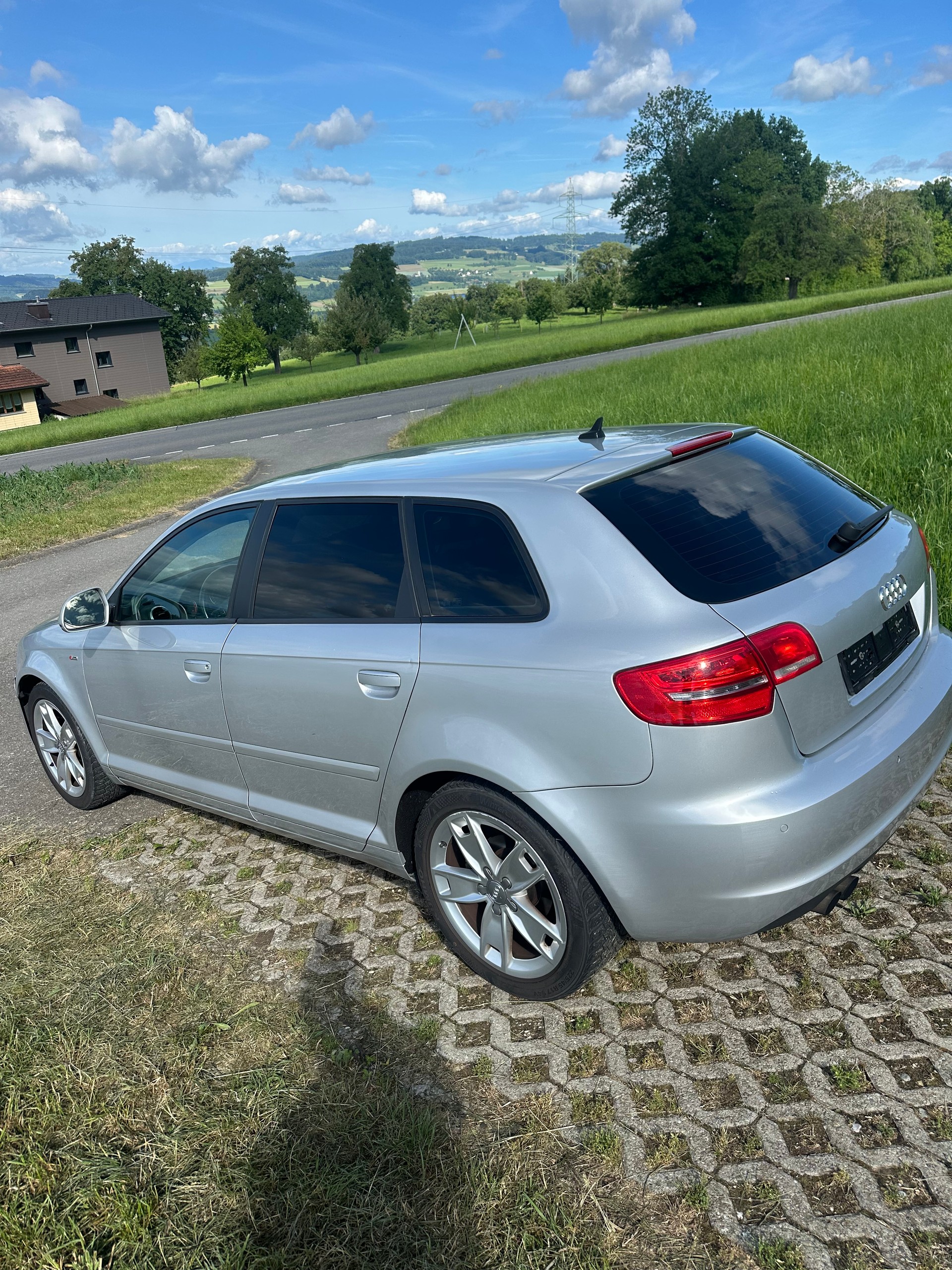 AUDI A3 Sportback 1.8 TFSI Ambiente S-tronic-image-4