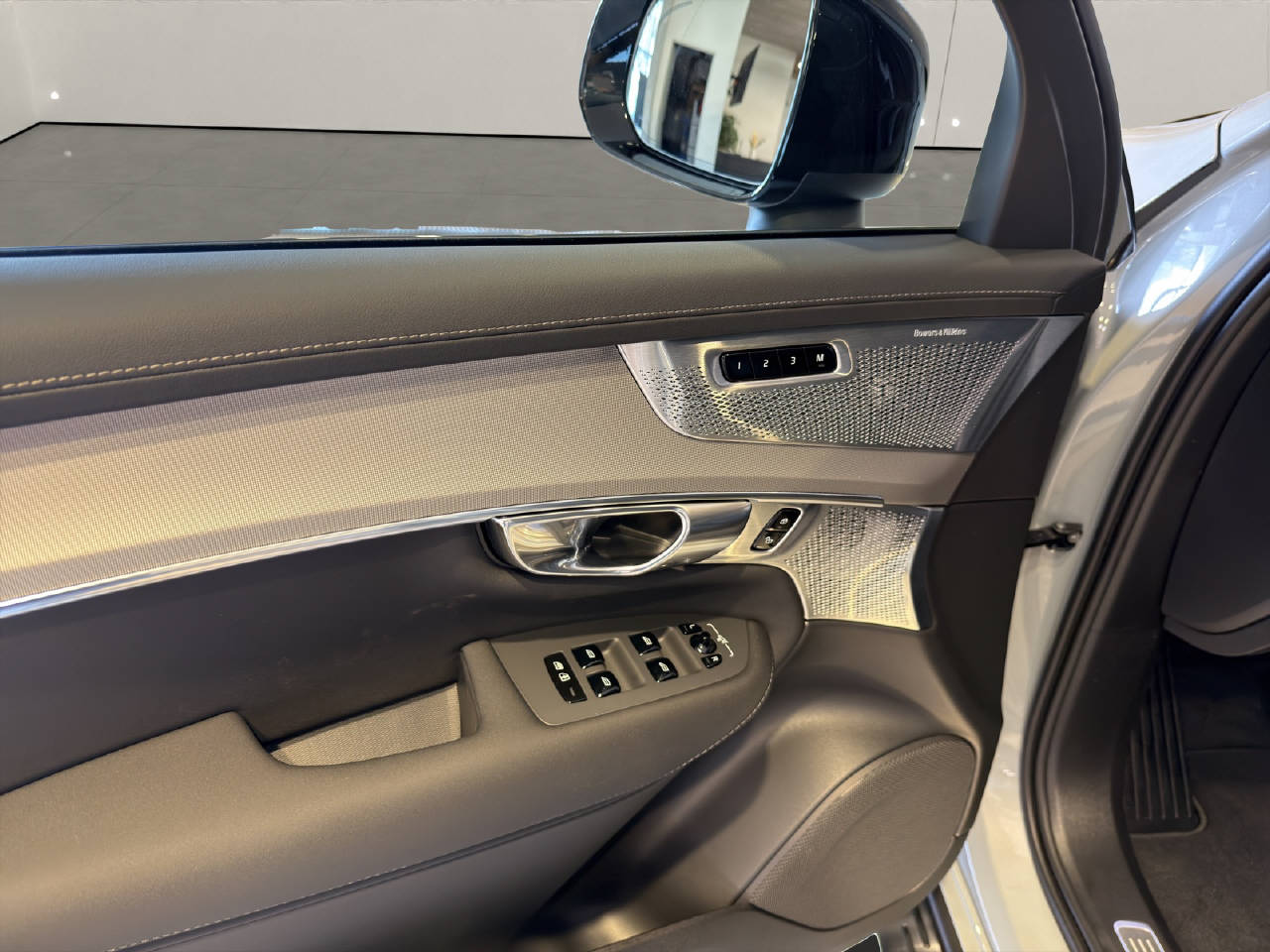 VOLVO XC90 2.0 T8 TE Black Edition eAWD-image-15