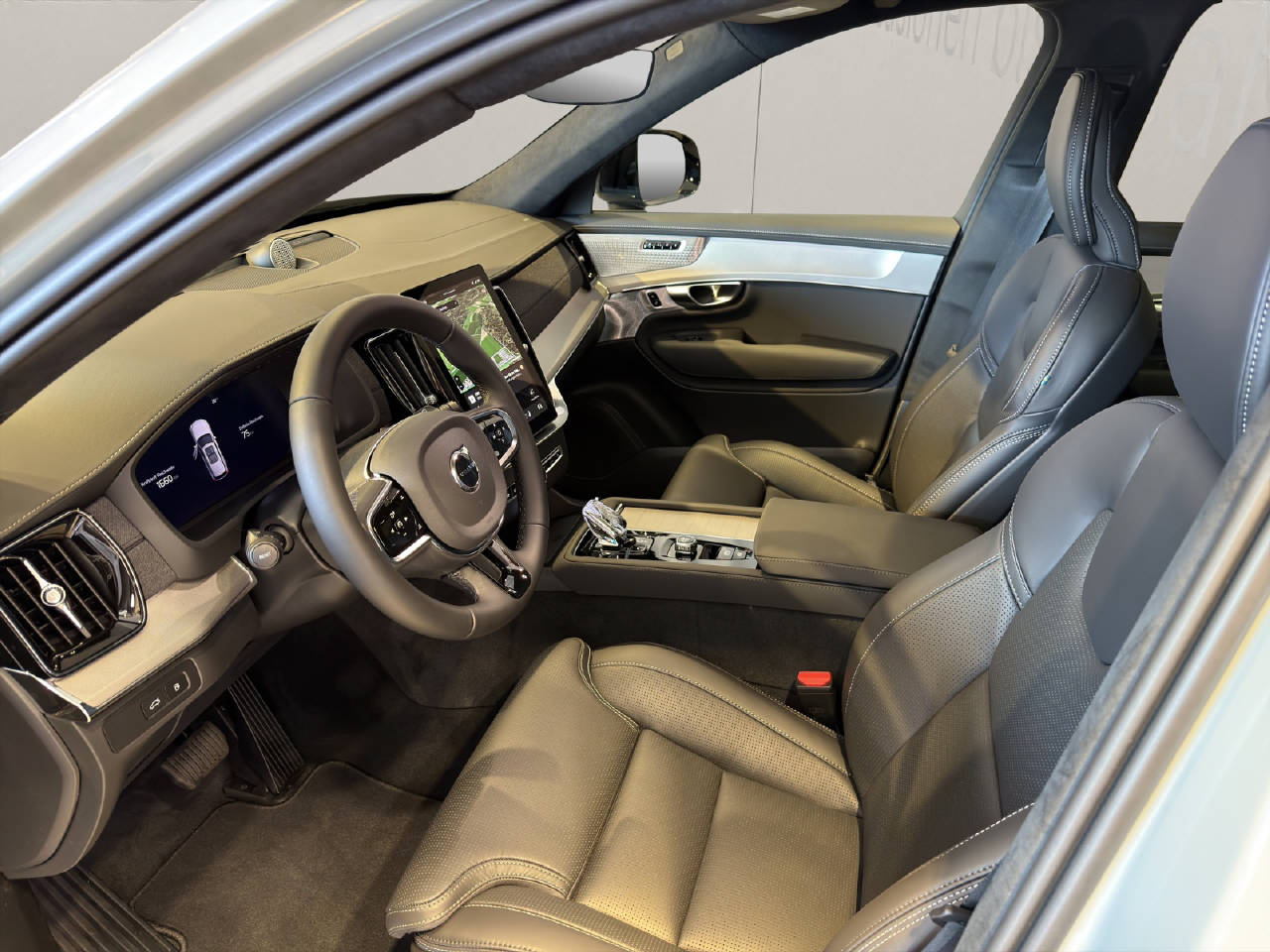 VOLVO XC90 2.0 T8 TE Black Edition eAWD-image-4