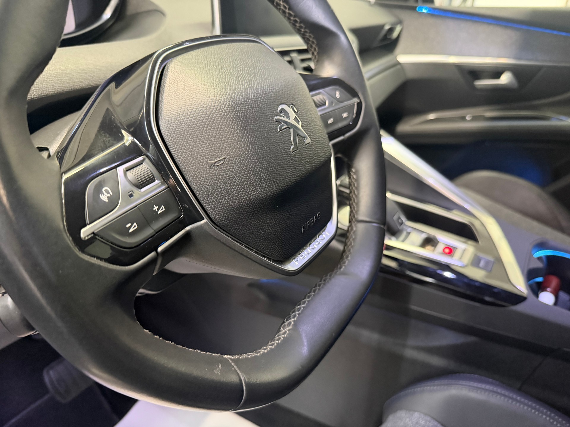 PEUGEOT 3008 1.6 THP Allure EAT-image-6