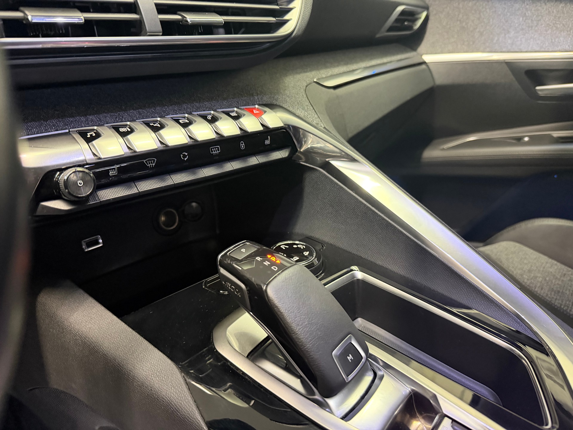 PEUGEOT 3008 1.6 THP Allure EAT-image-7
