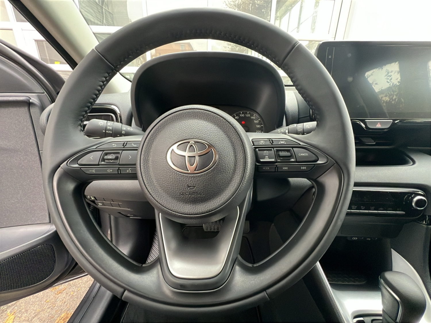 TOYOTA Yaris 1.5 VVT-i HSD Comfort-image-11