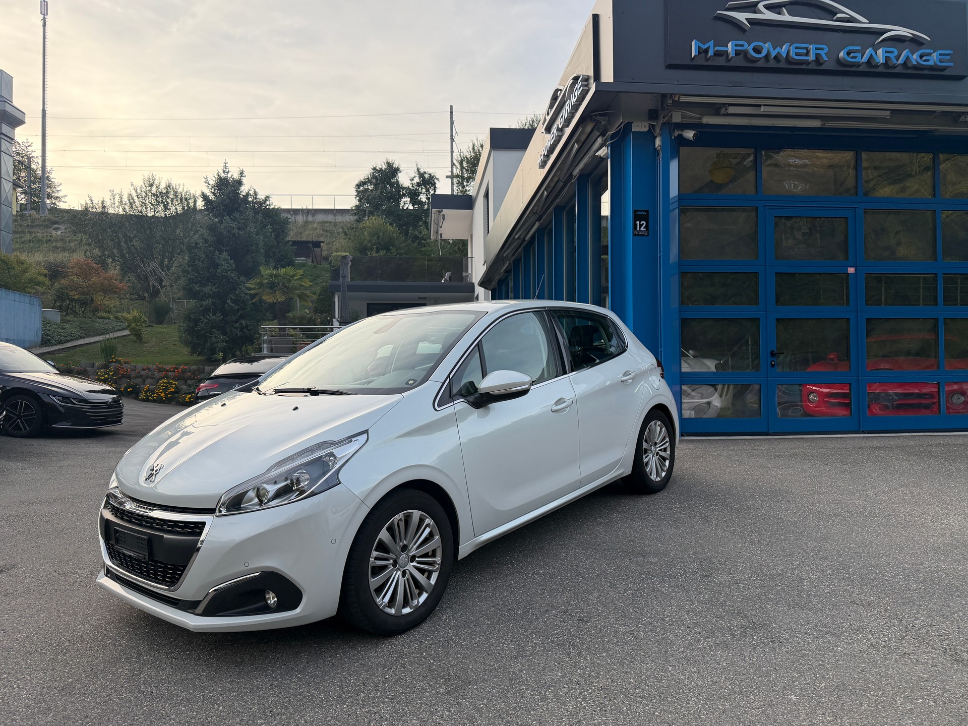 PEUGEOT 208 1.2 PureTech Tech Edition-image-0