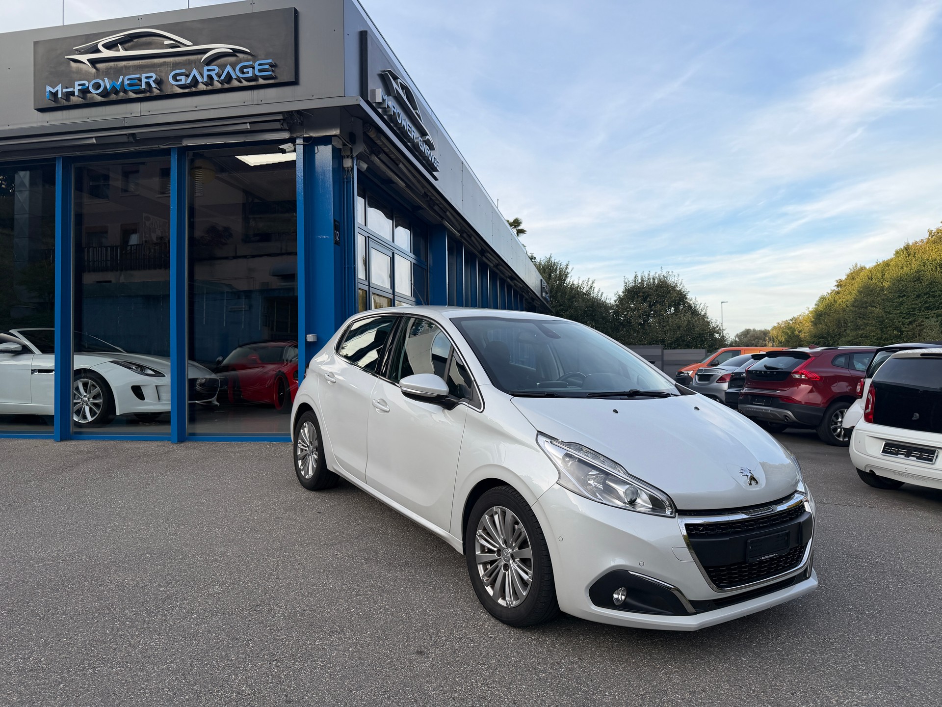 PEUGEOT 208 1.2 PureTech Tech Edition-image-1