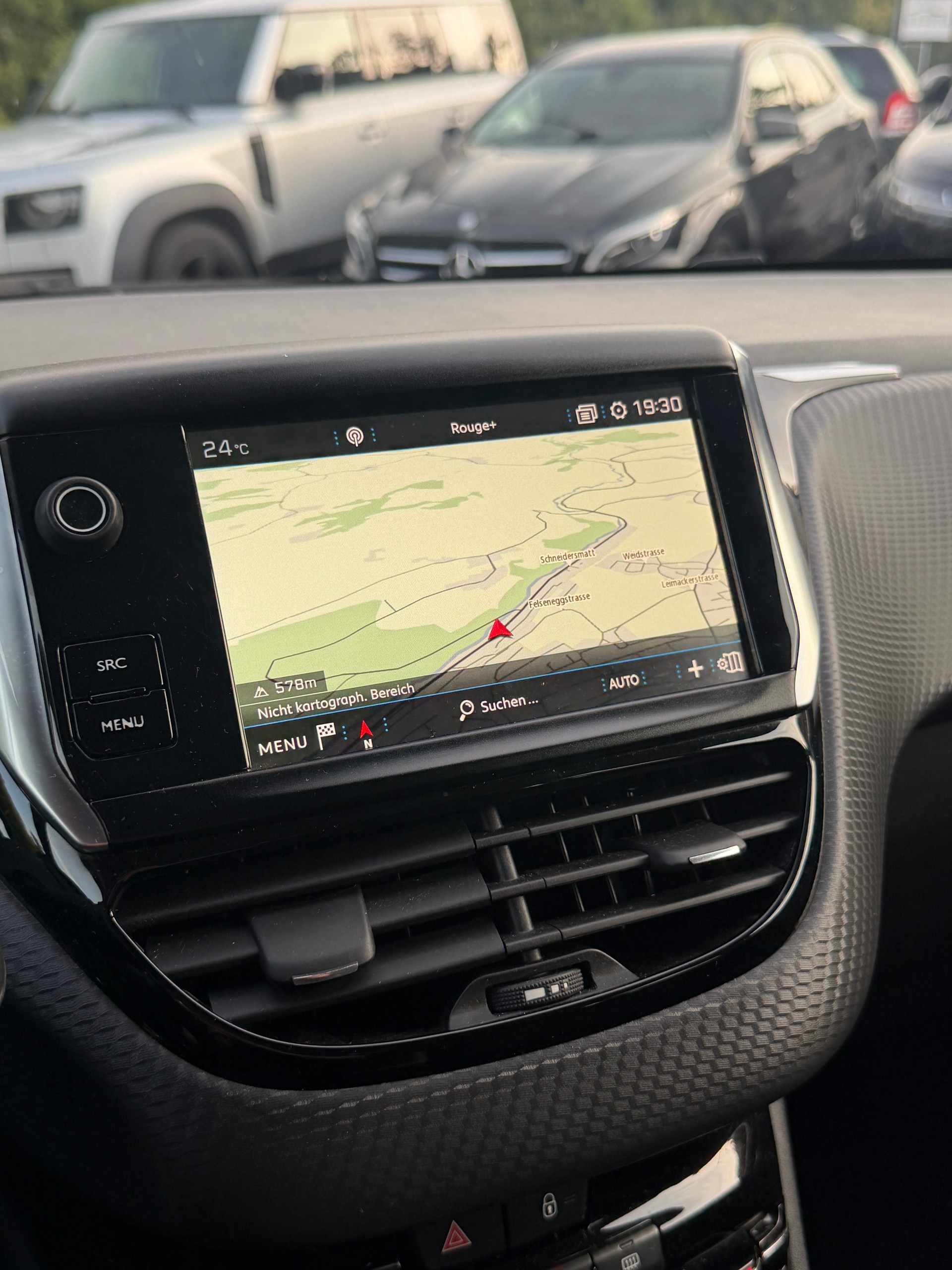 PEUGEOT 208 1.2 PureTech Tech Edition-image-13