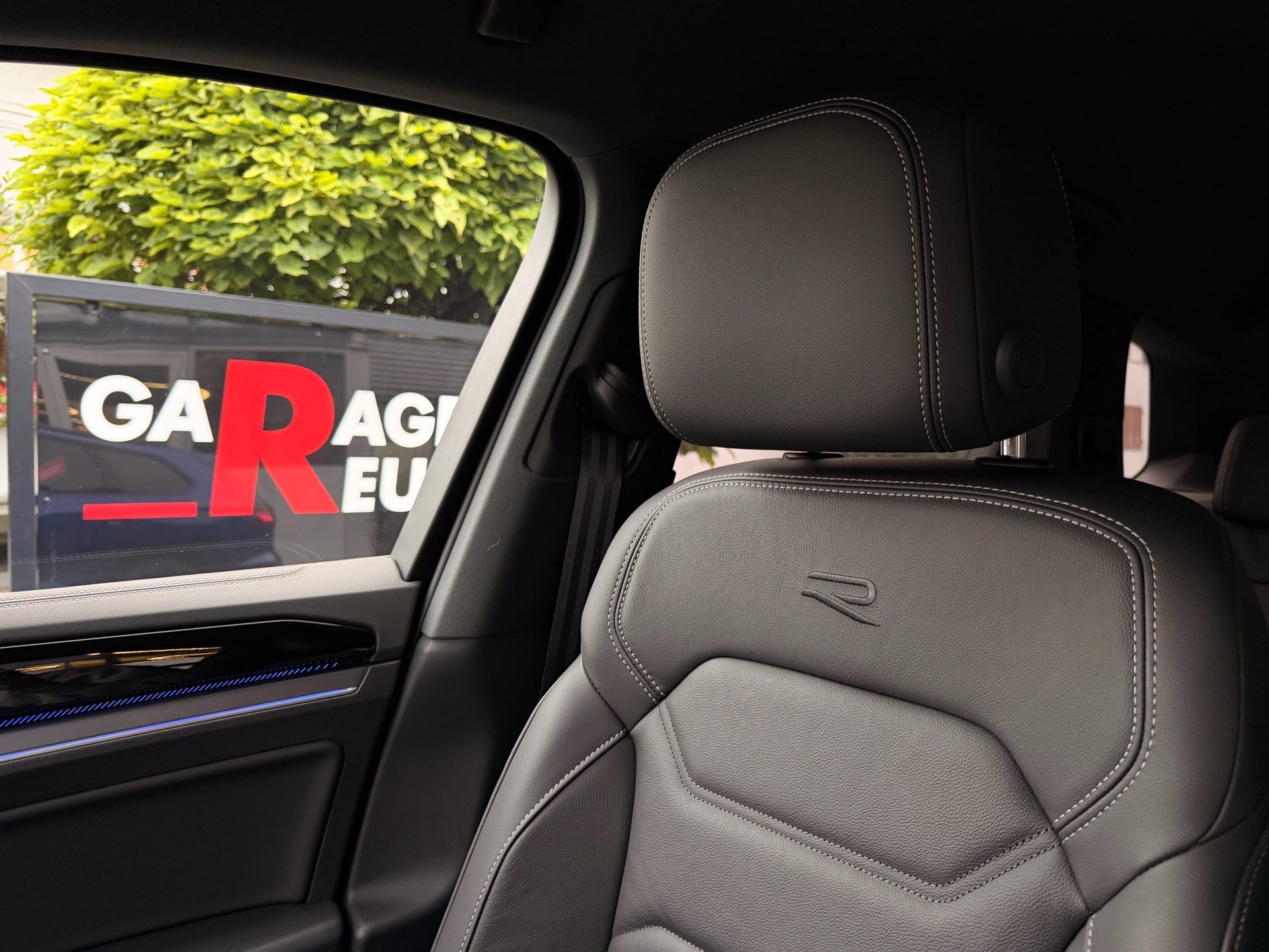 VW Touareg R 3.0 TSI eHYBRID 462 PS 4MOTION-image-23