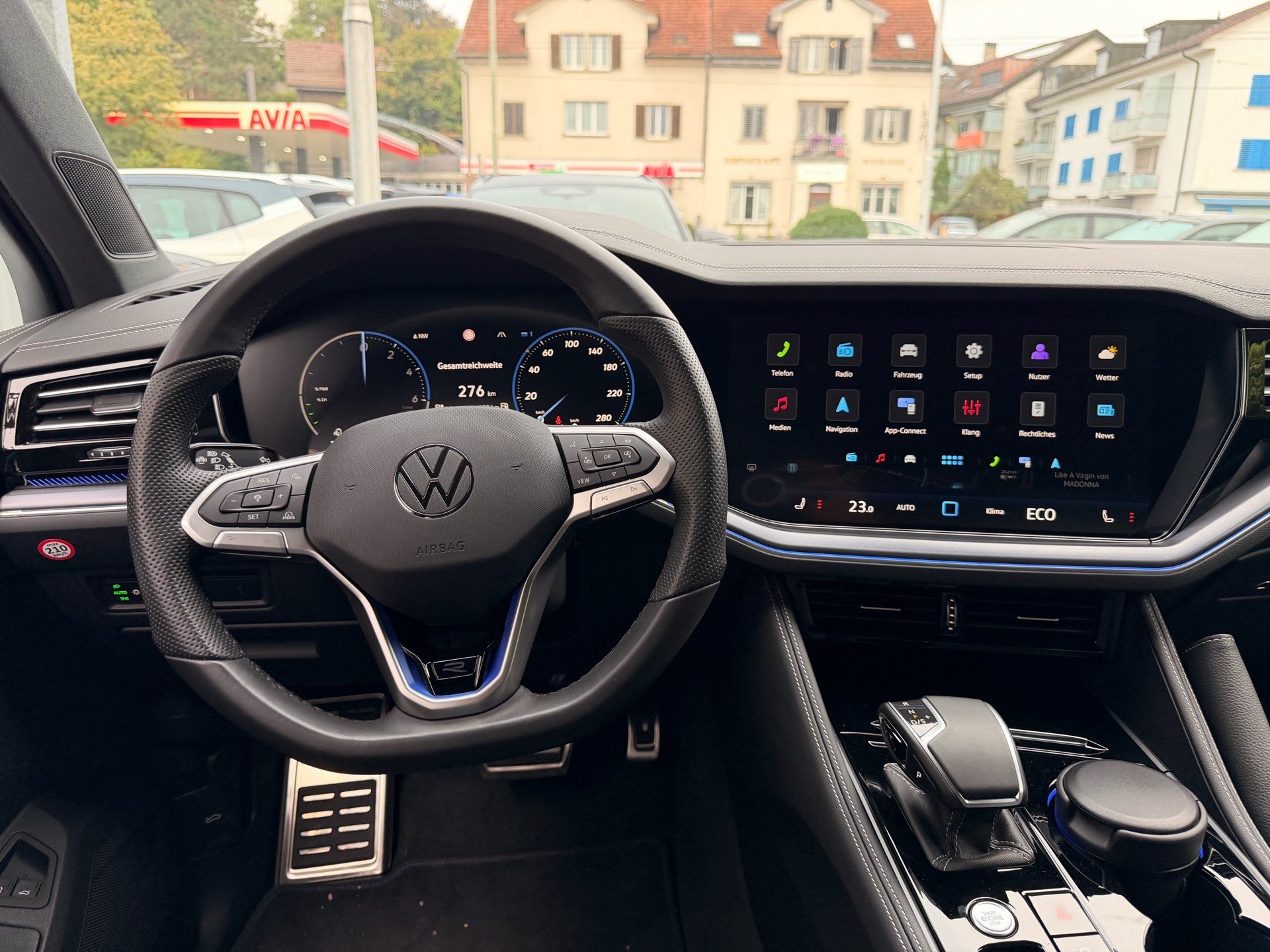VW Touareg R 3.0 TSI eHYBRID 462 PS 4MOTION-image-8