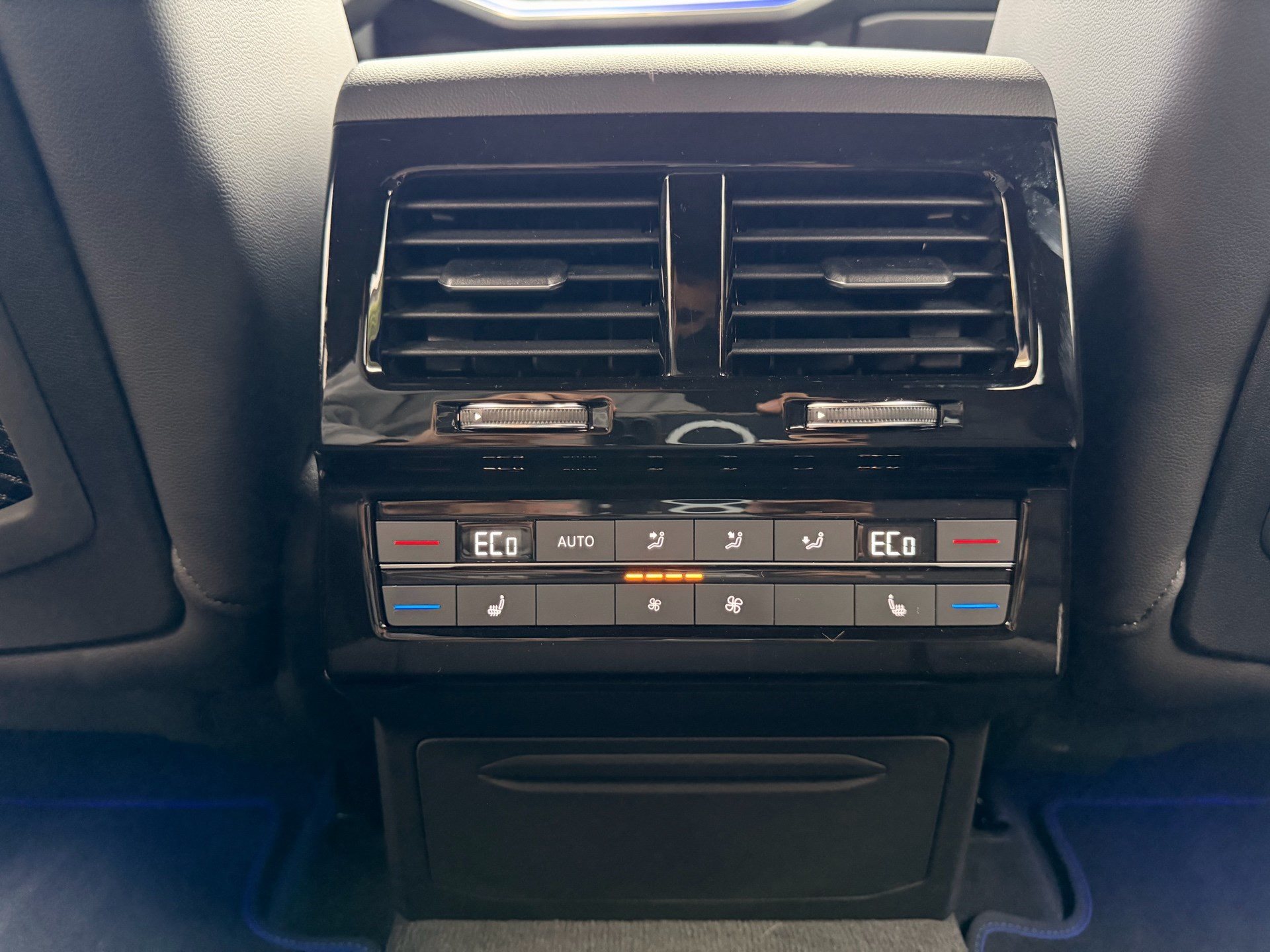 VW Touareg R 3.0 TSI eHYBRID 462 PS 4MOTION-image-26