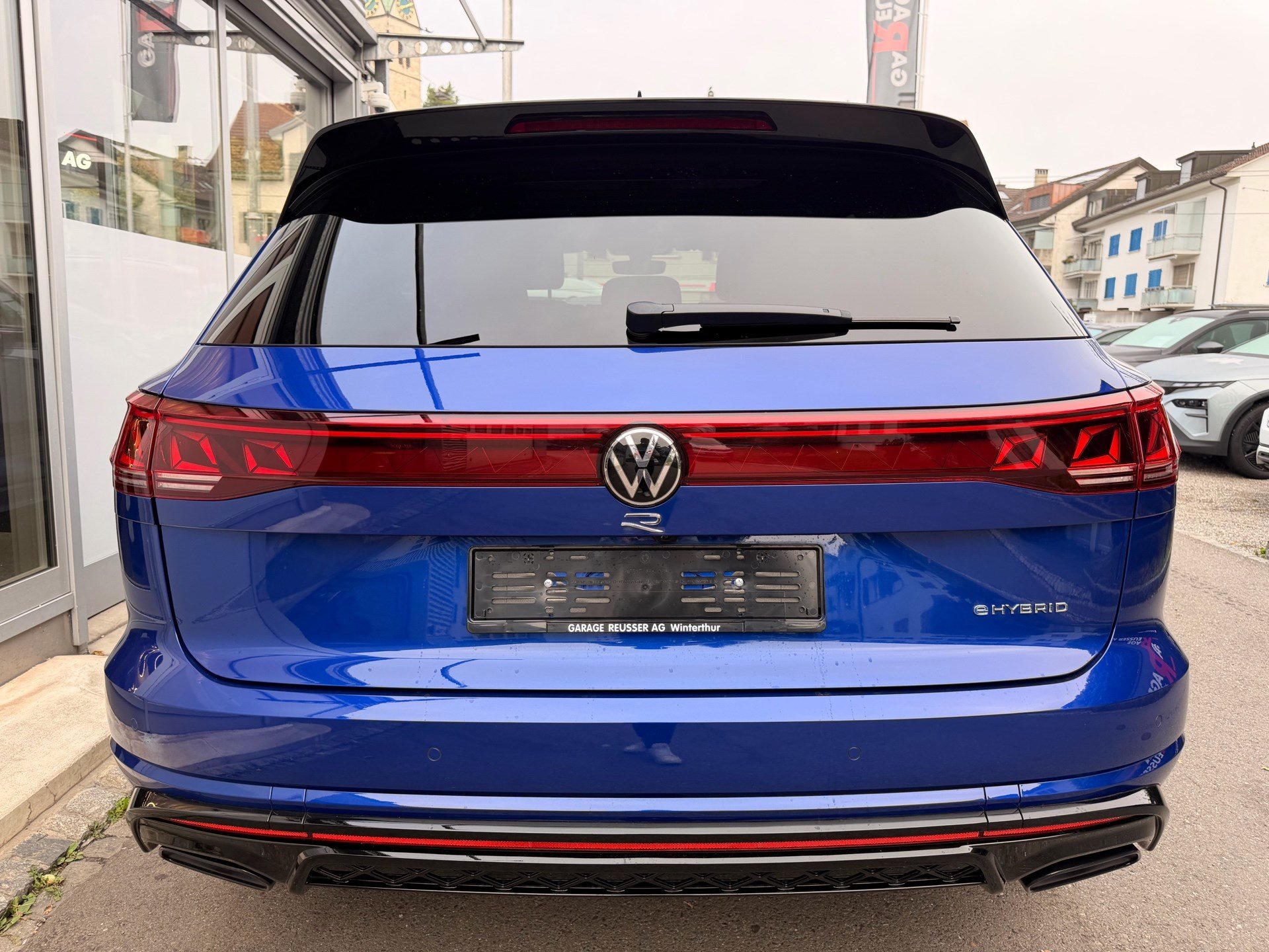 VW Touareg R 3.0 TSI eHYBRID 462 PS 4MOTION-image-4