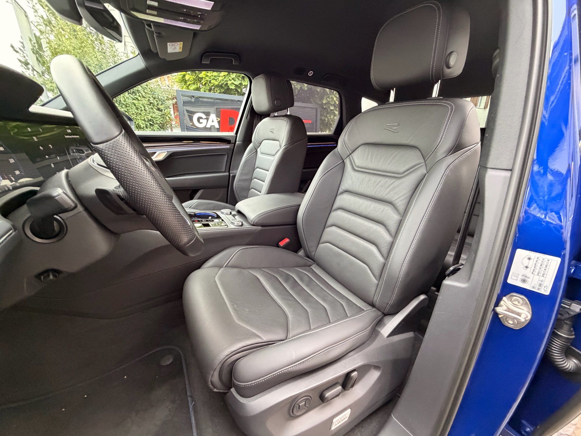 VW Touareg R 3.0 TSI eHYBRID 462 PS 4MOTION-image-7