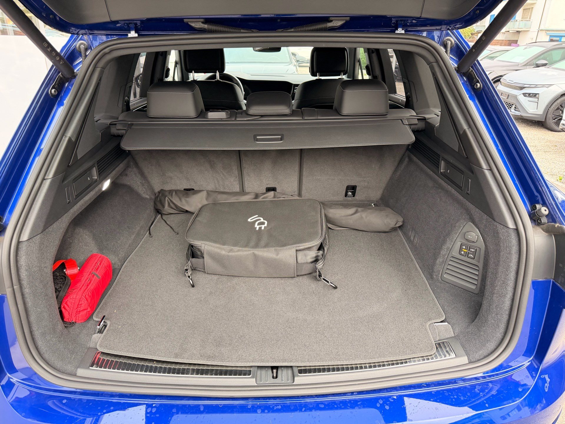 VW Touareg R 3.0 TSI eHYBRID 462 PS 4MOTION-image-27