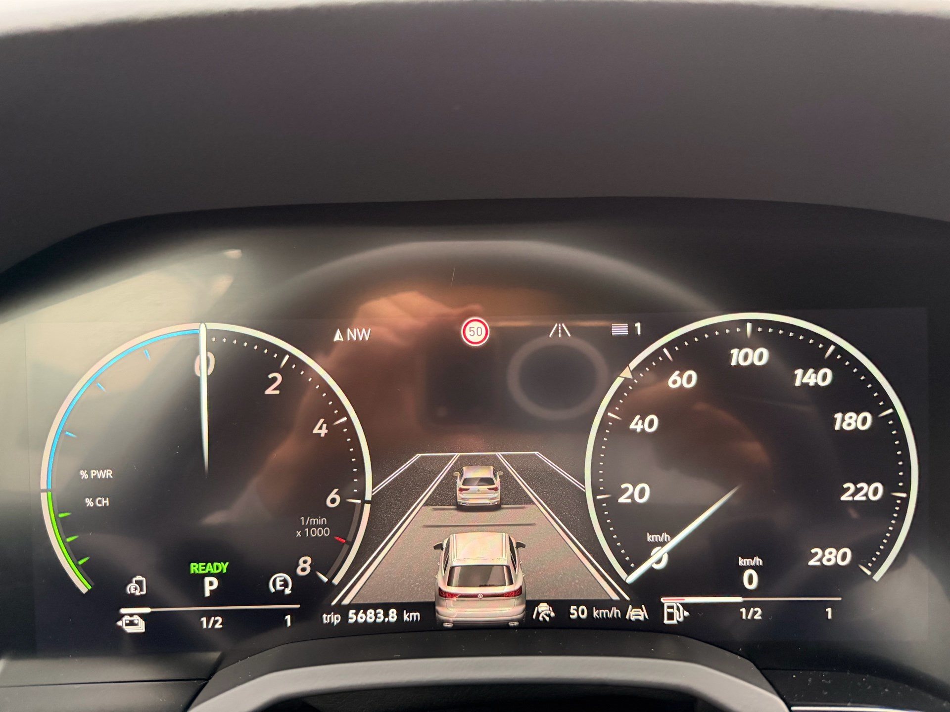 VW Touareg R 3.0 TSI eHYBRID 462 PS 4MOTION-image-9
