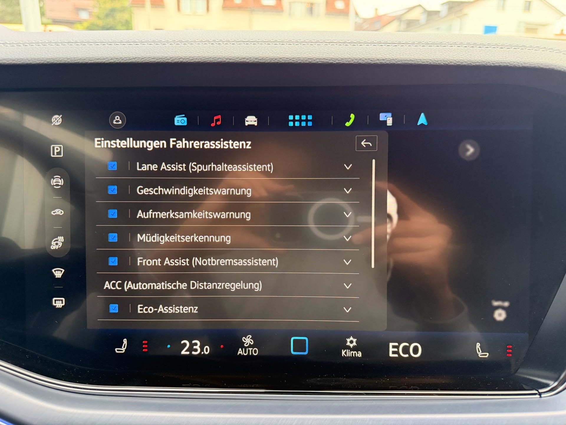 VW Touareg R 3.0 TSI eHYBRID 462 PS 4MOTION-image-12