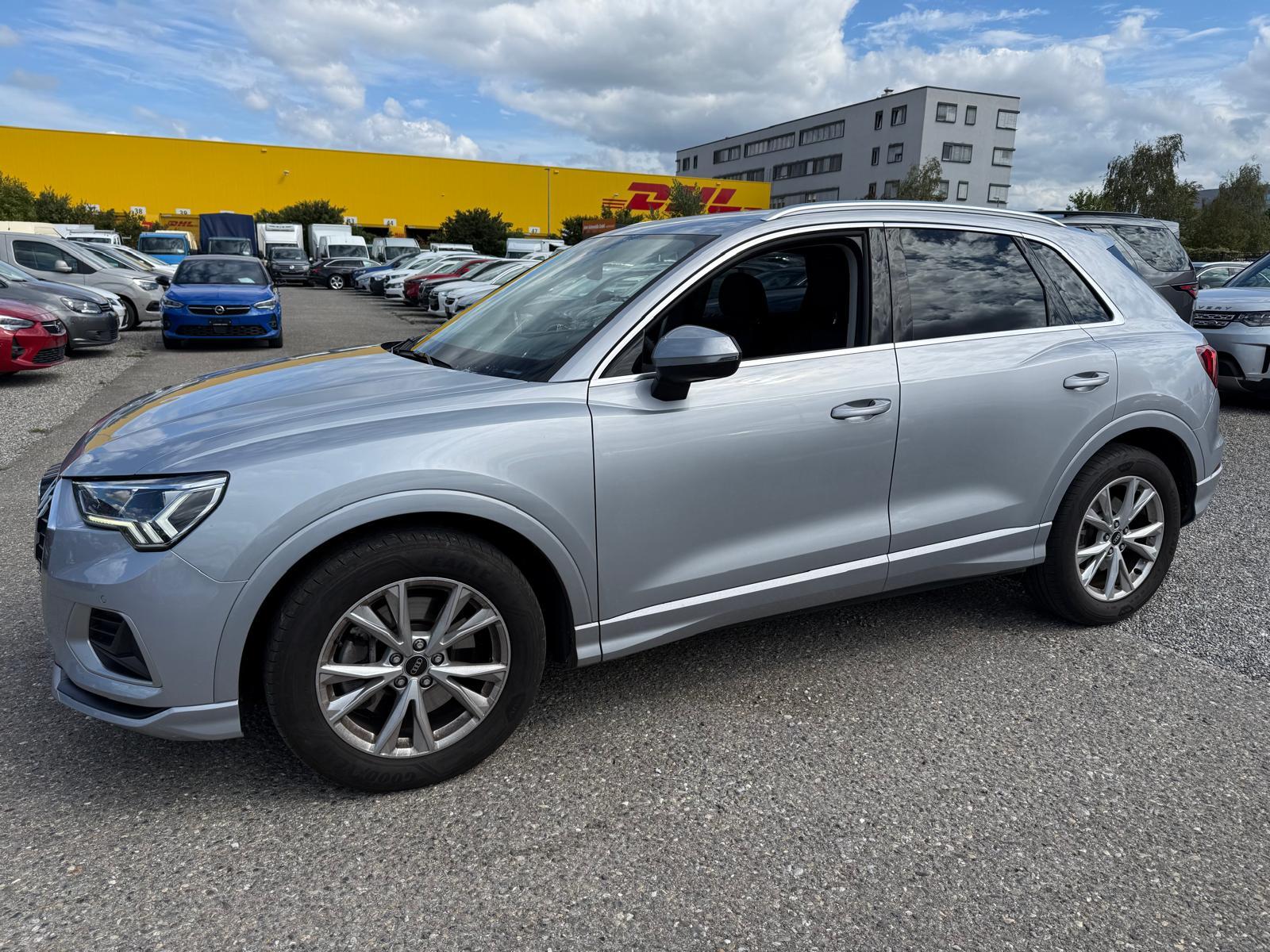 AUDI Q3 2.0 40 TFSI S line quattro S-Tronic-image-9