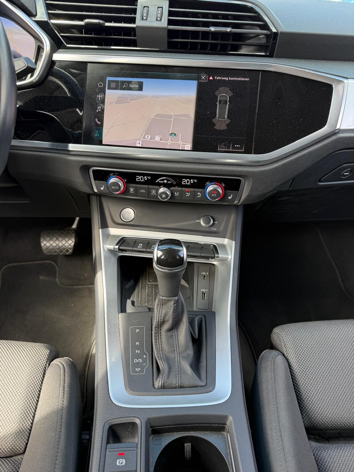 AUDI Q3 2.0 40 TFSI S line quattro S-Tronic-image-15