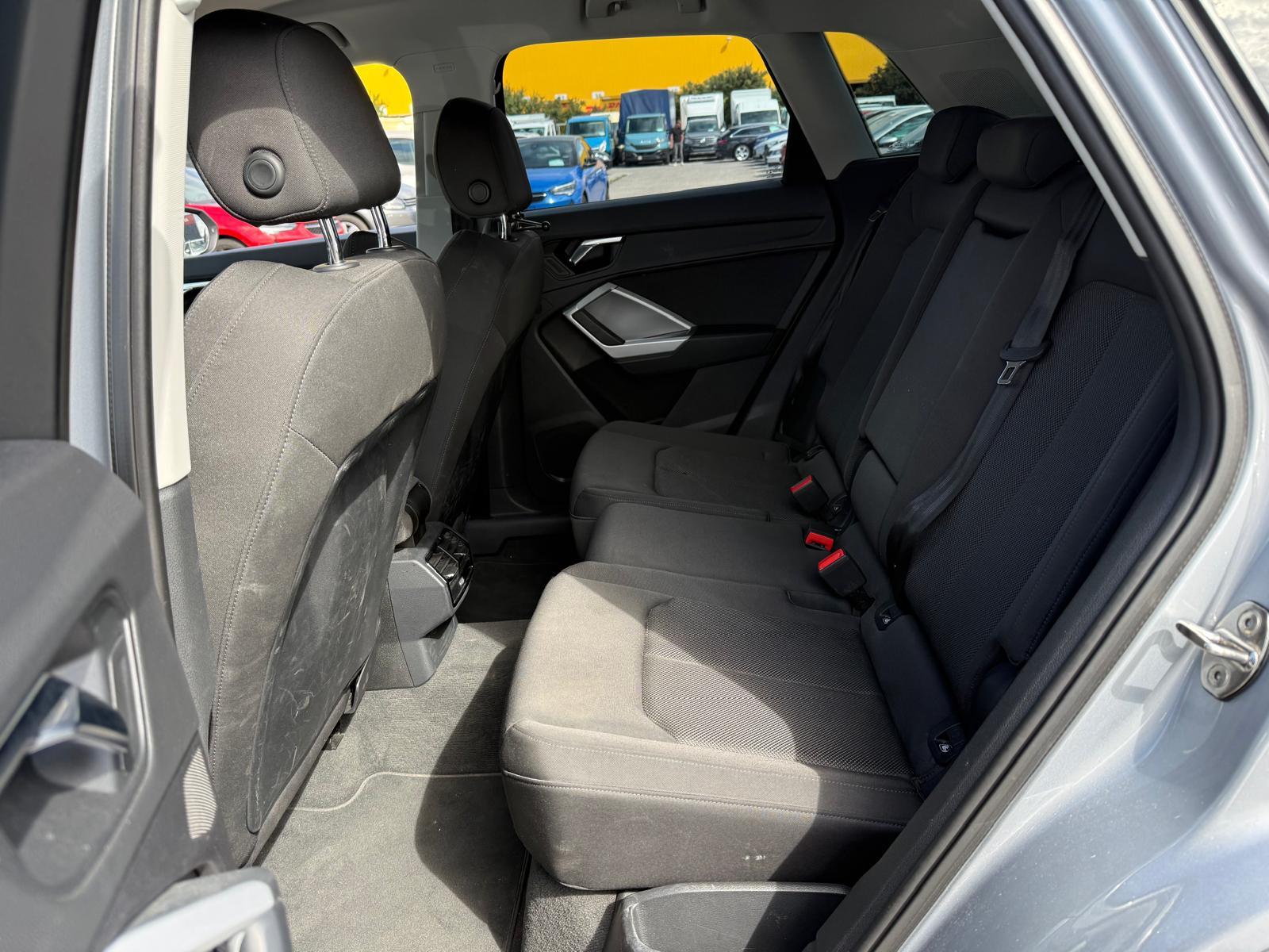 AUDI Q3 2.0 40 TFSI S line quattro S-Tronic-image-14