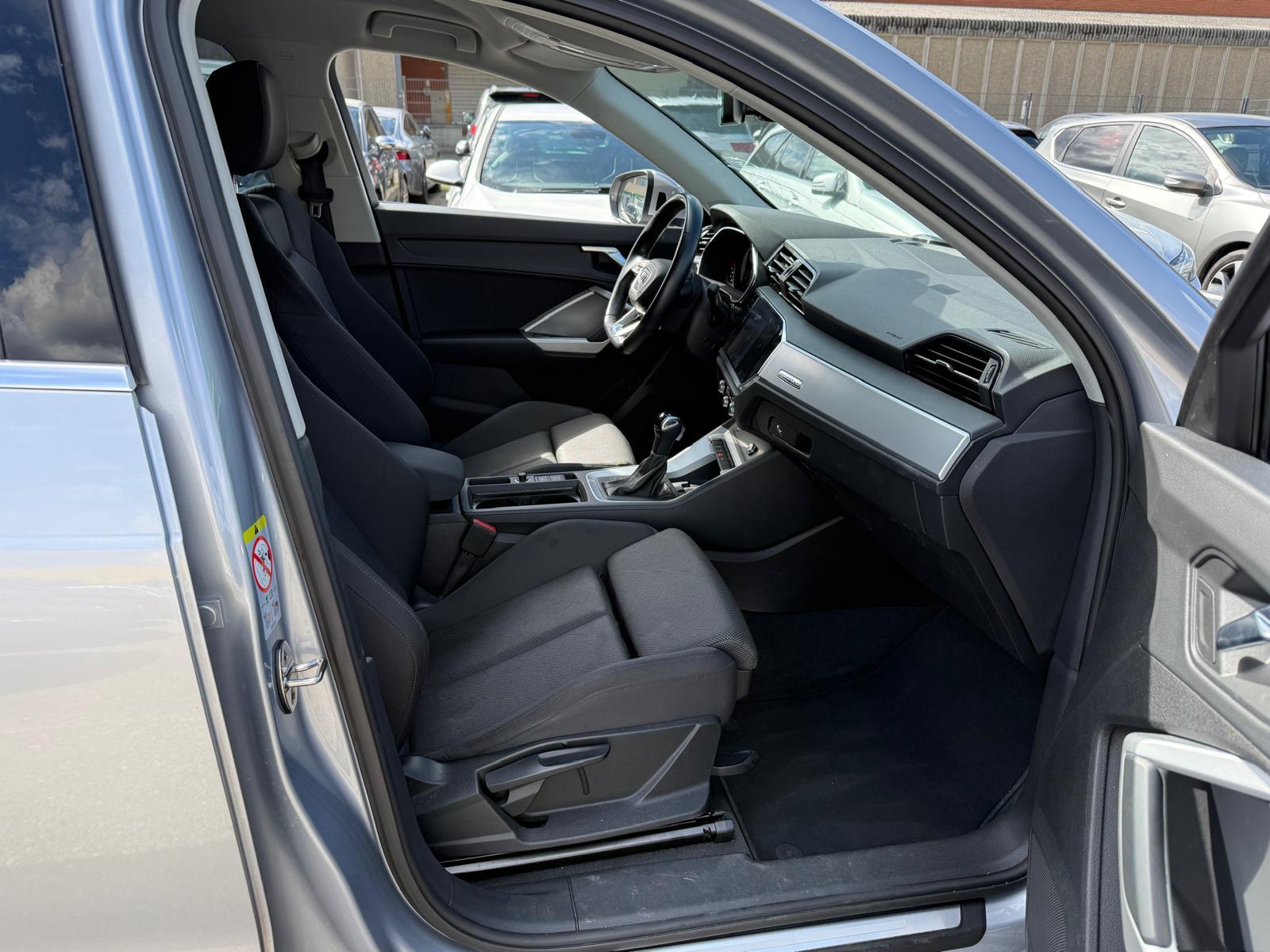 AUDI Q3 2.0 40 TFSI S line quattro S-Tronic-image-13