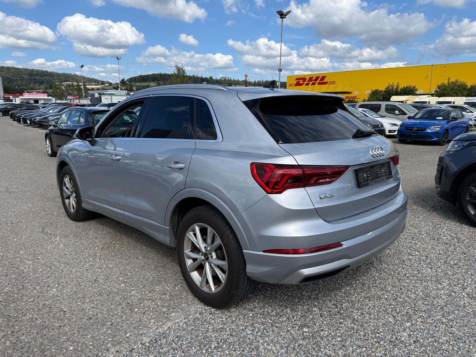 AUDI Q3 2.0 40 TFSI S line quattro S-Tronic-image-5