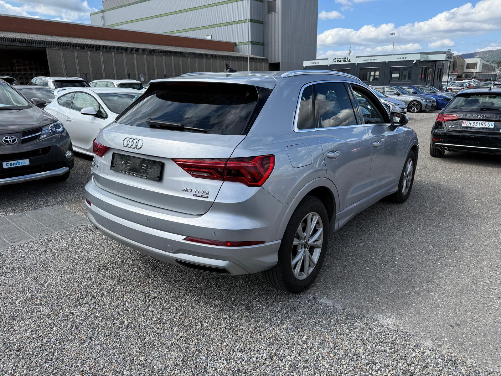 AUDI Q3 2.0 40 TFSI S line quattro S-Tronic-image-7