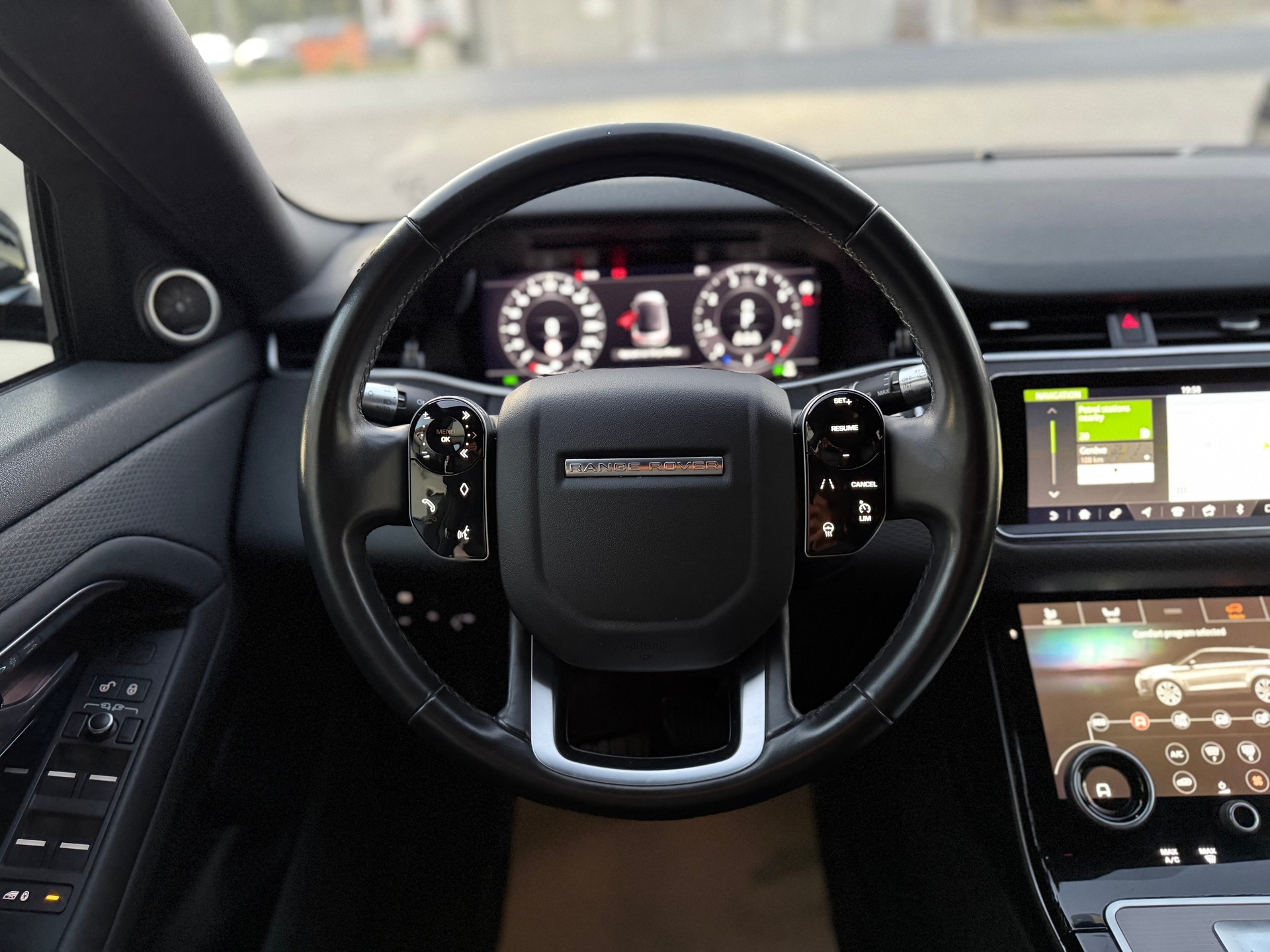 LAND ROVER Range Rover Evoque P 200 MHEV SE AT9-image-15