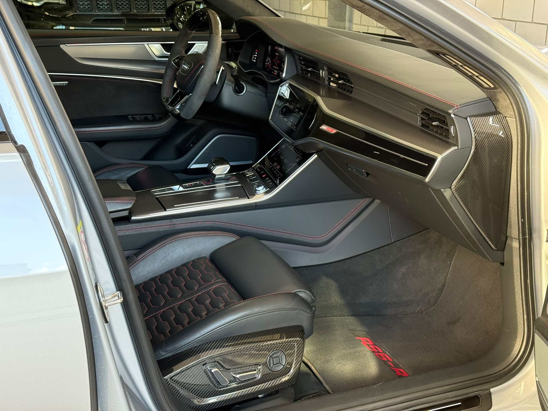 AUDI ABT RS6-R Avant 4.0 TFSI V8 quattro-image-6