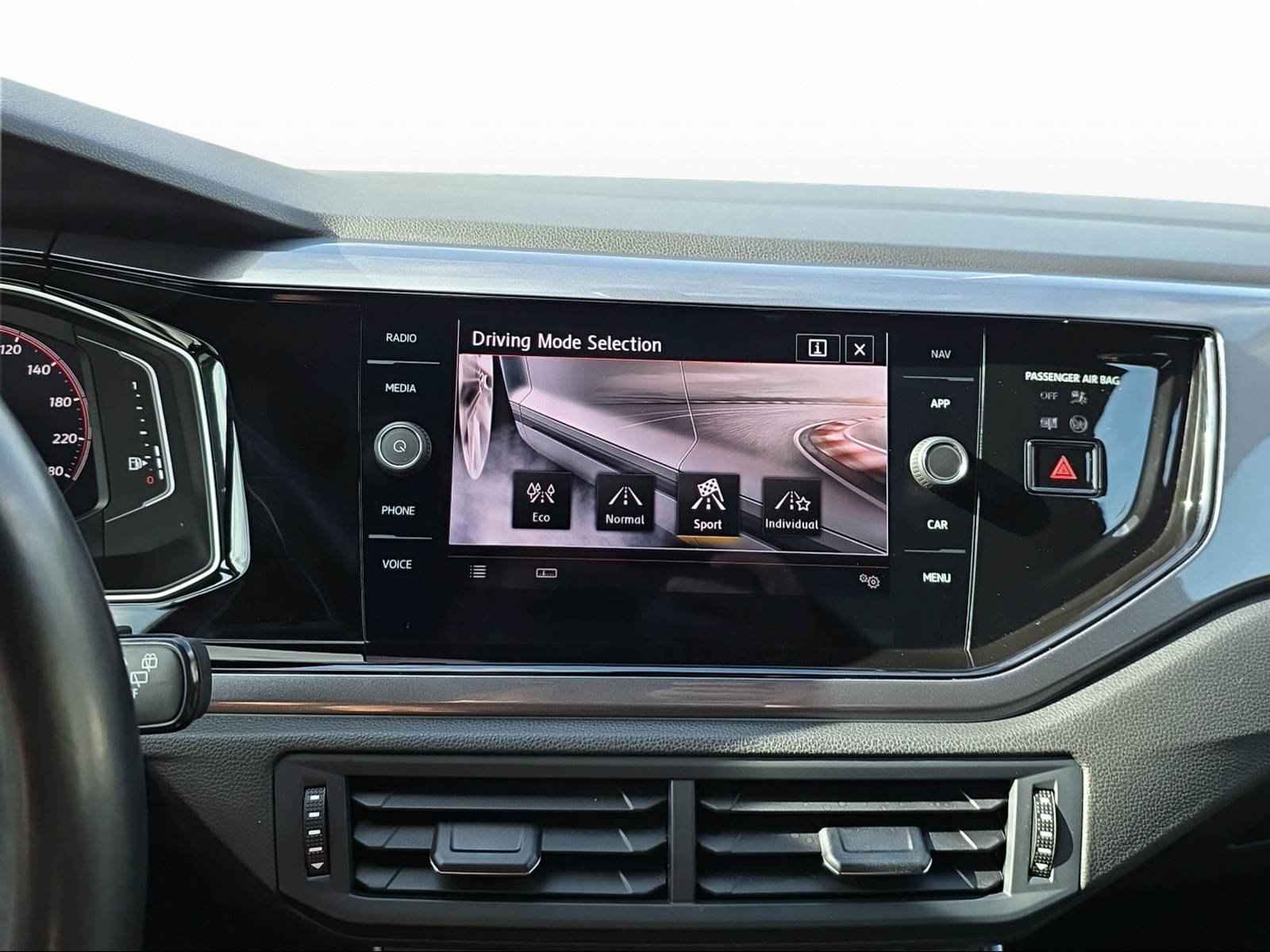 VW Polo 2.0 TSI GTI DSG-image-8