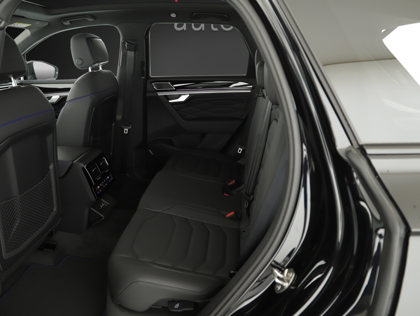 VW Touareg 3.0 TSI eHybrid R Final Edition Tiptronic-image-9