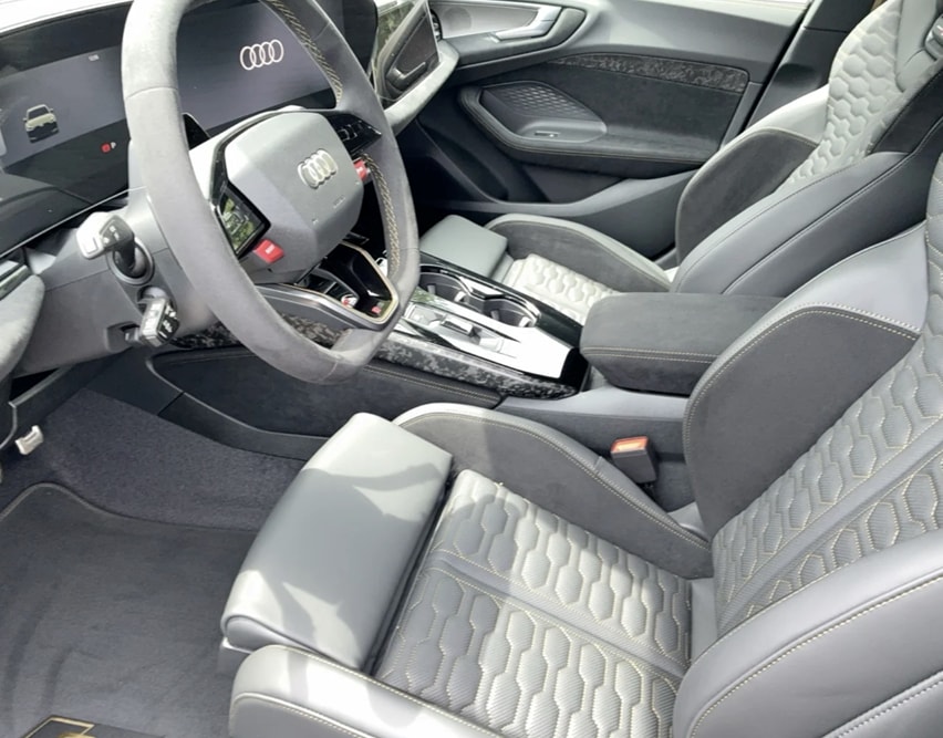 AUDI RS 5 Limousine TFSI 470 kW Tiptronic quatt *Bedford Green Metallic*-image-2